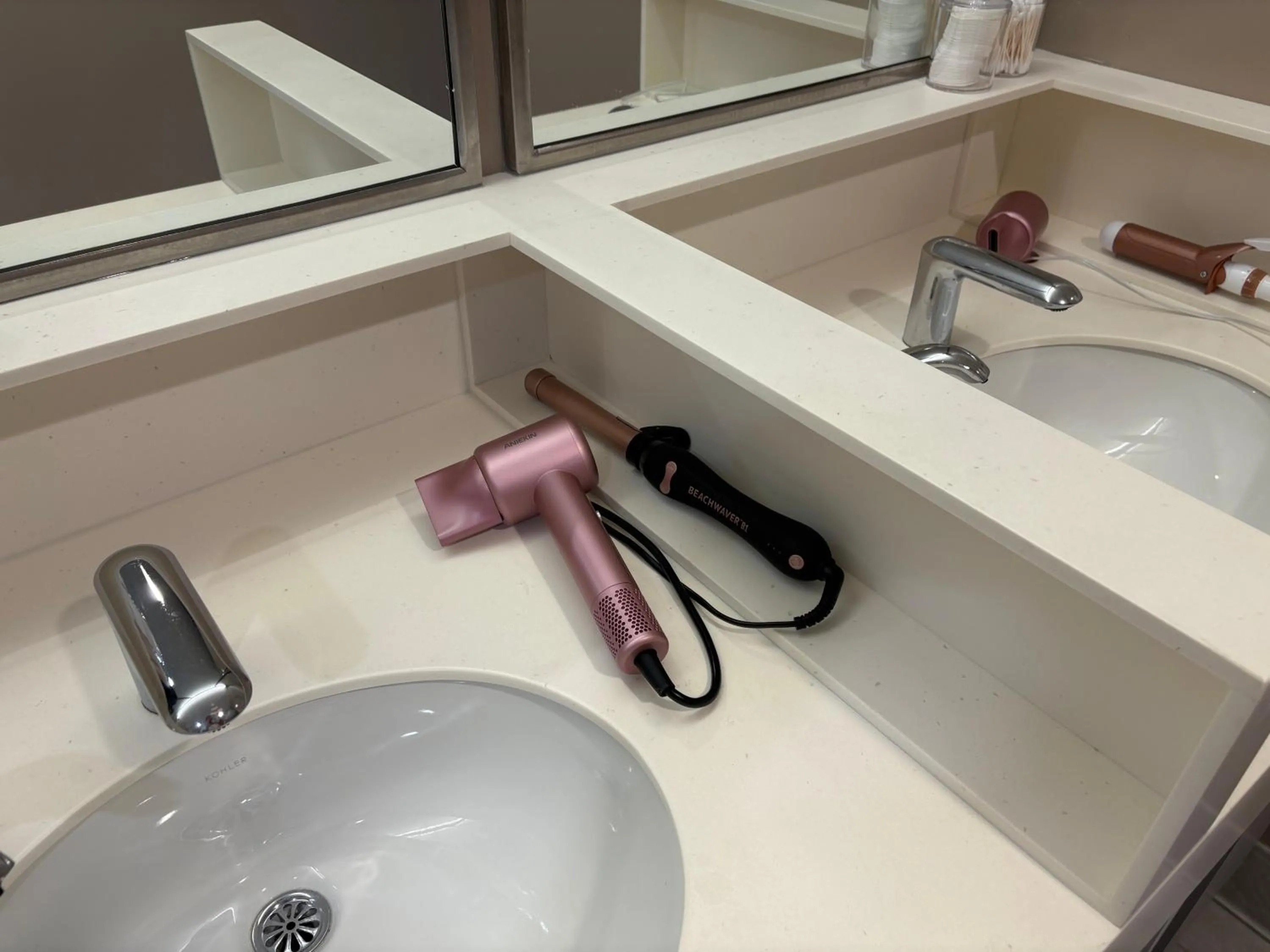 Area and facilities in First Cabin International Hawaii