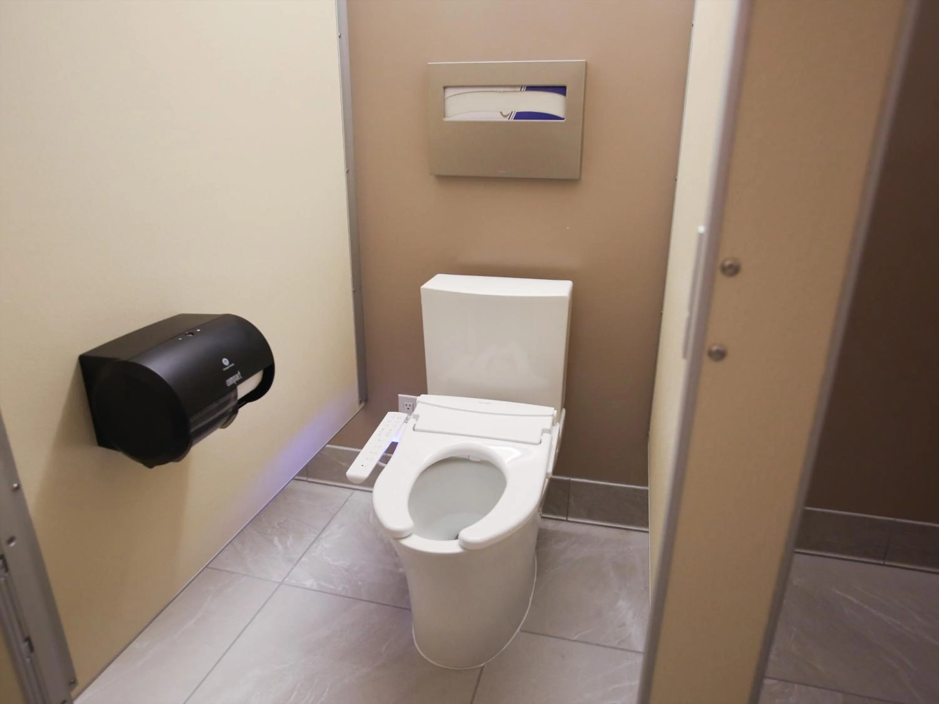 Toilet in First Cabin International Hawaii