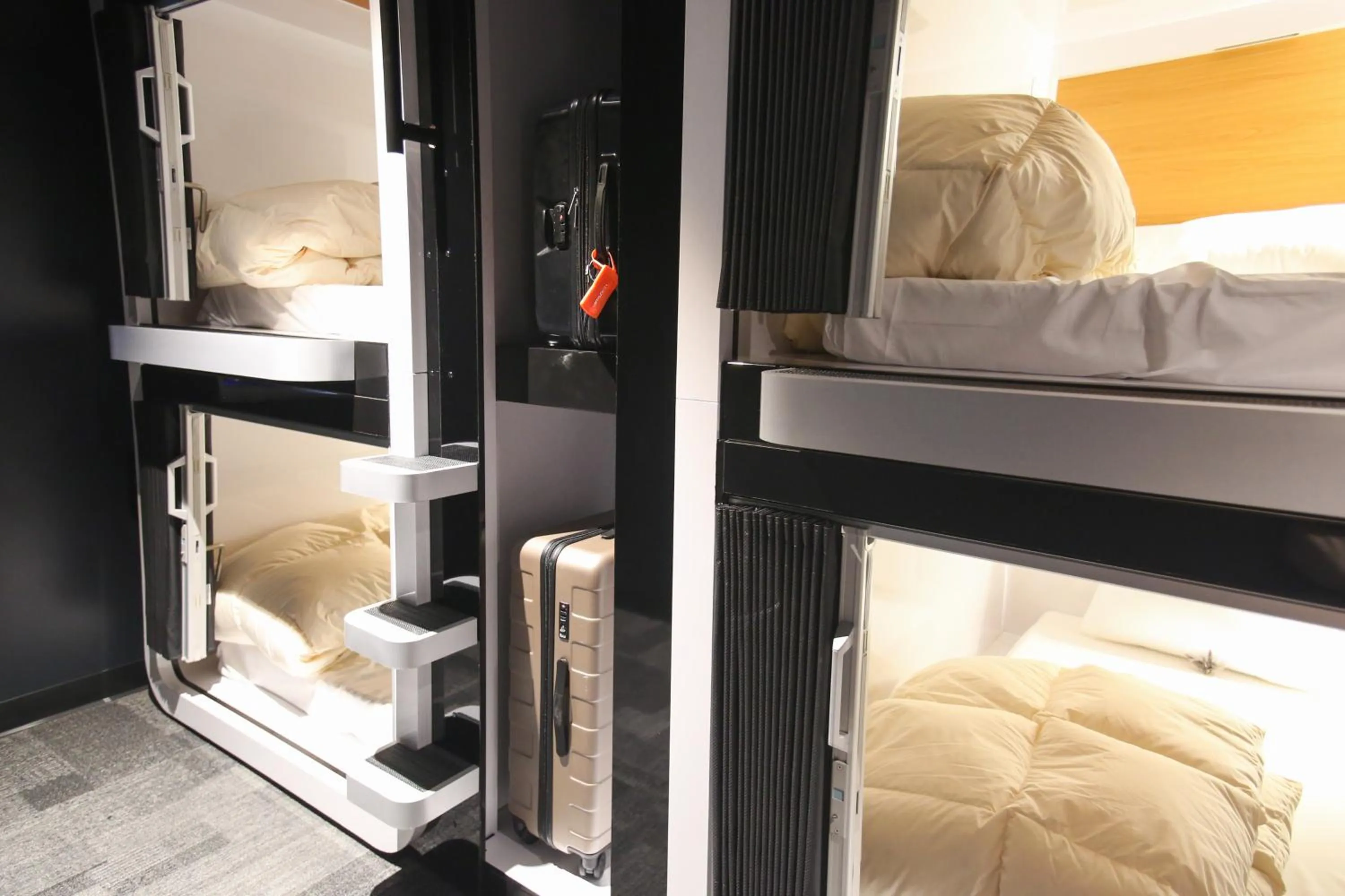 Photo of the whole room, Bed in First Cabin International Hawaii