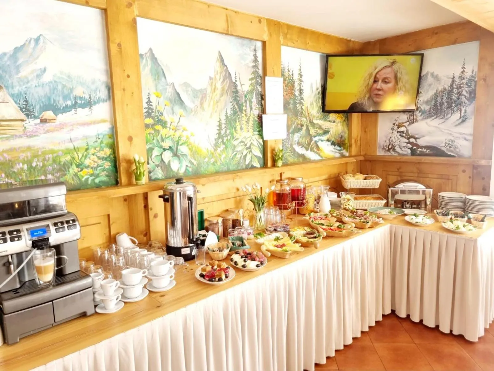 Continental breakfast in Willa Regina II Resort & SPA