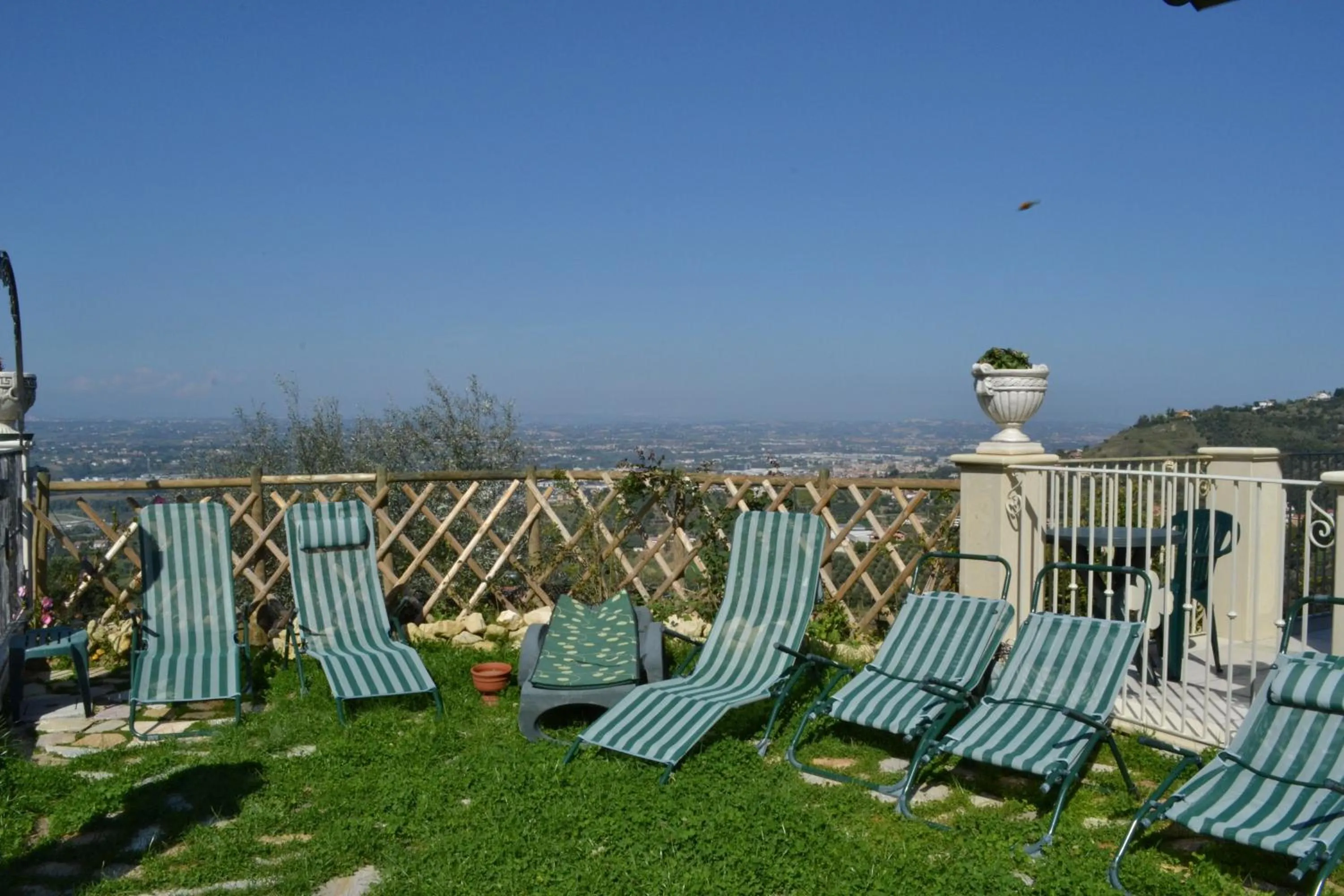 Pool view in Agriturismo il Quadrifoglio