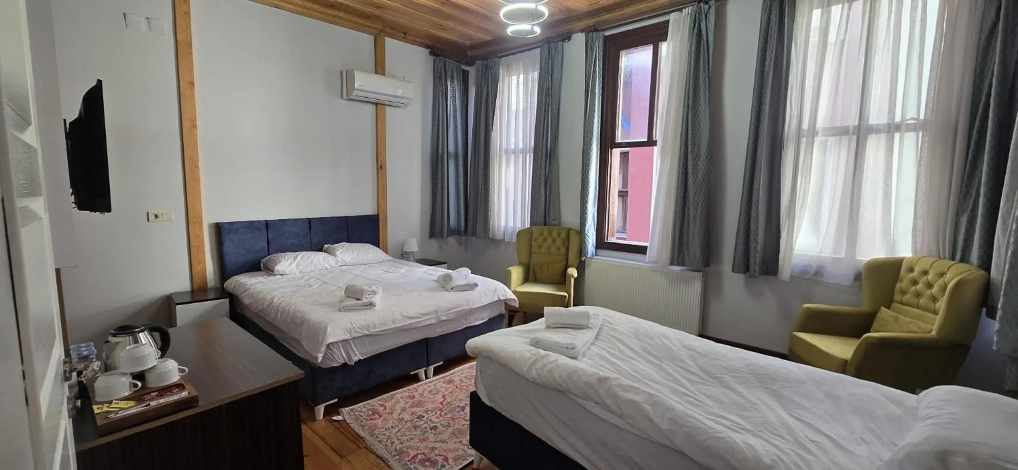 Seating area, Bed in Grand Bedir