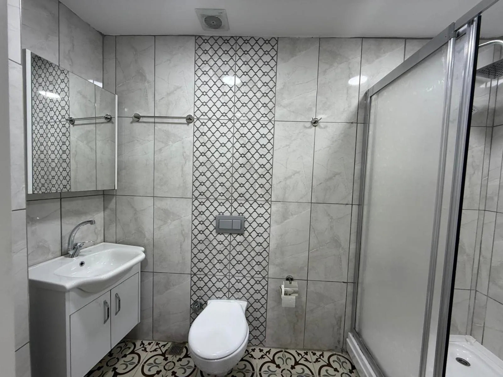 Shower in Grand Bedir