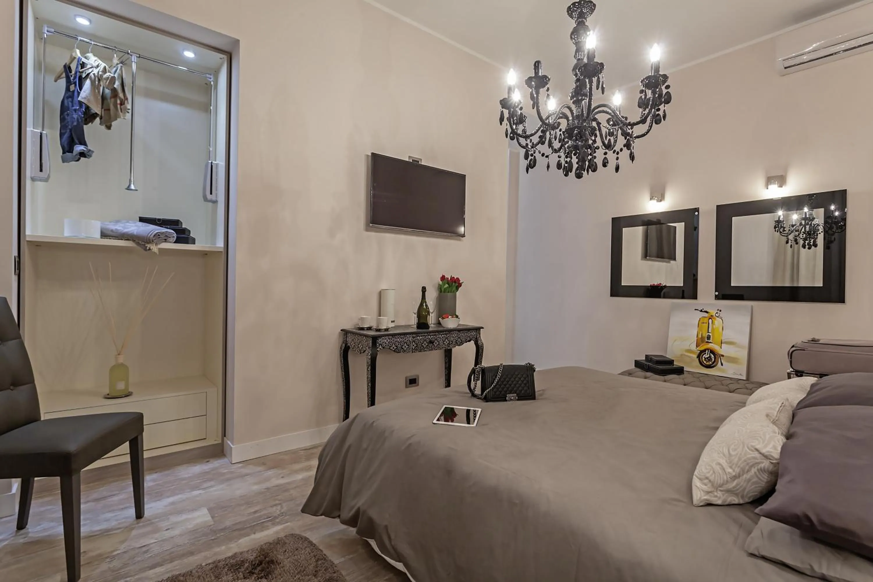 Bedroom, Bed in St. George's Vatican Suites