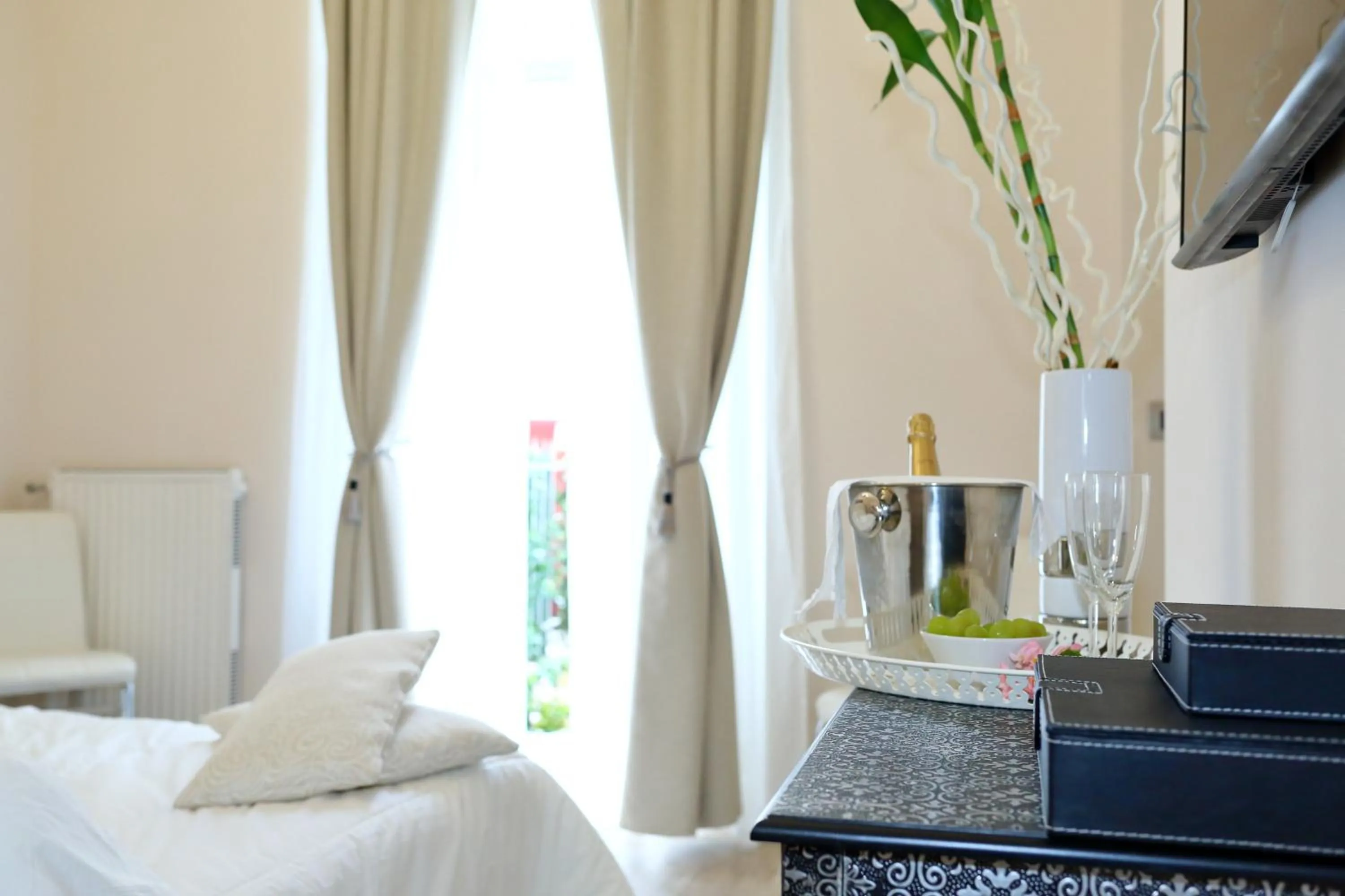 Alcoholic drinks, Bed in St. George's Vatican Suites