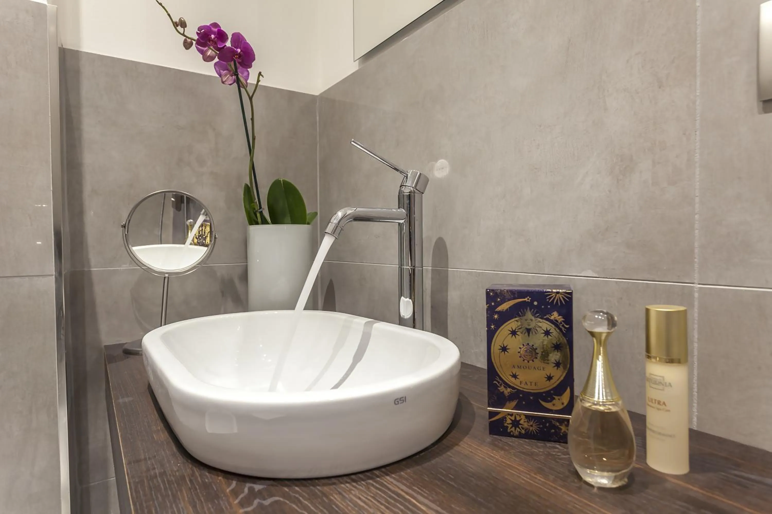 Bathroom in St. George's Vatican Suites