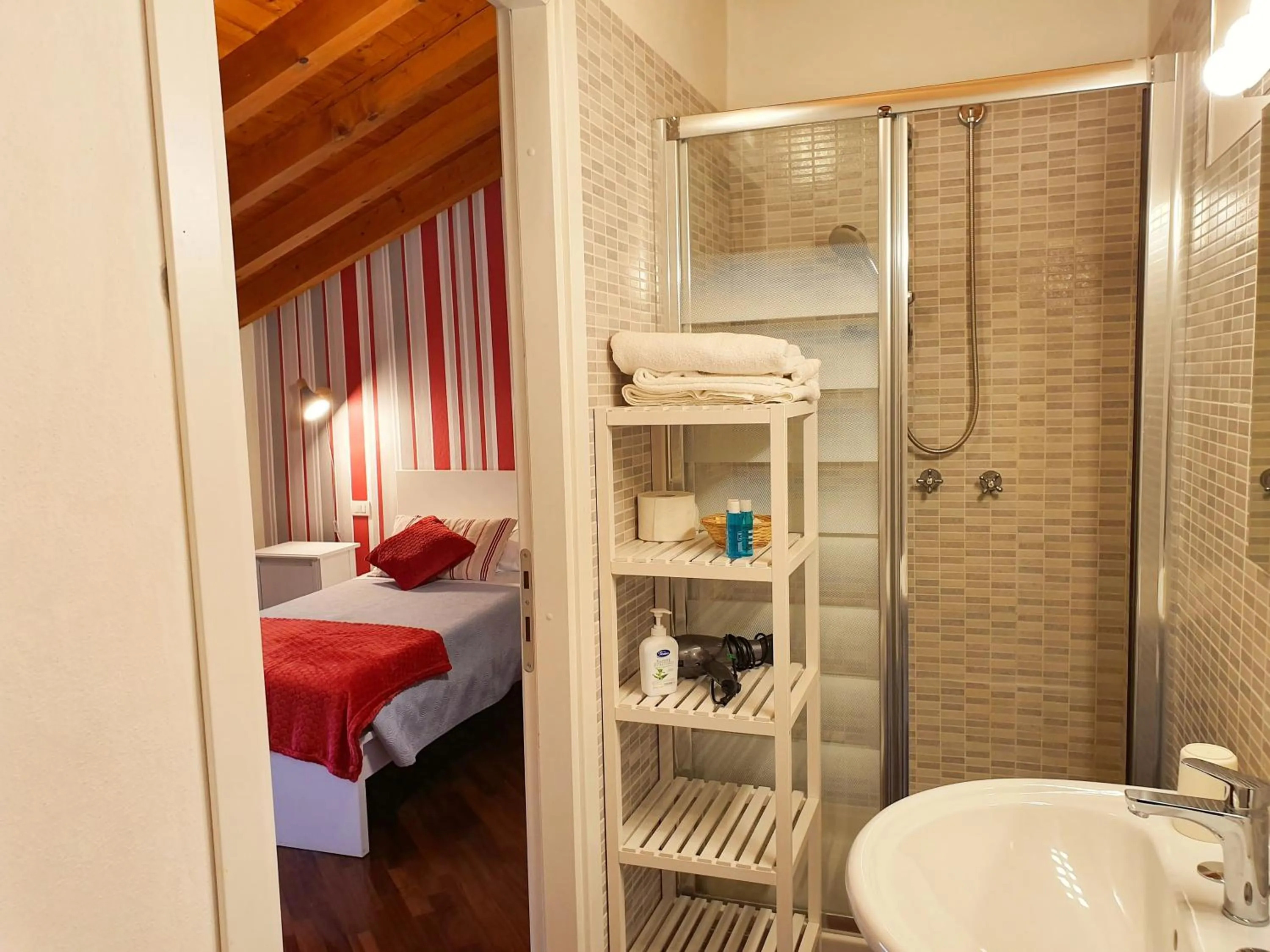 Bathroom, Bed in B&B La Borasca - Rooms