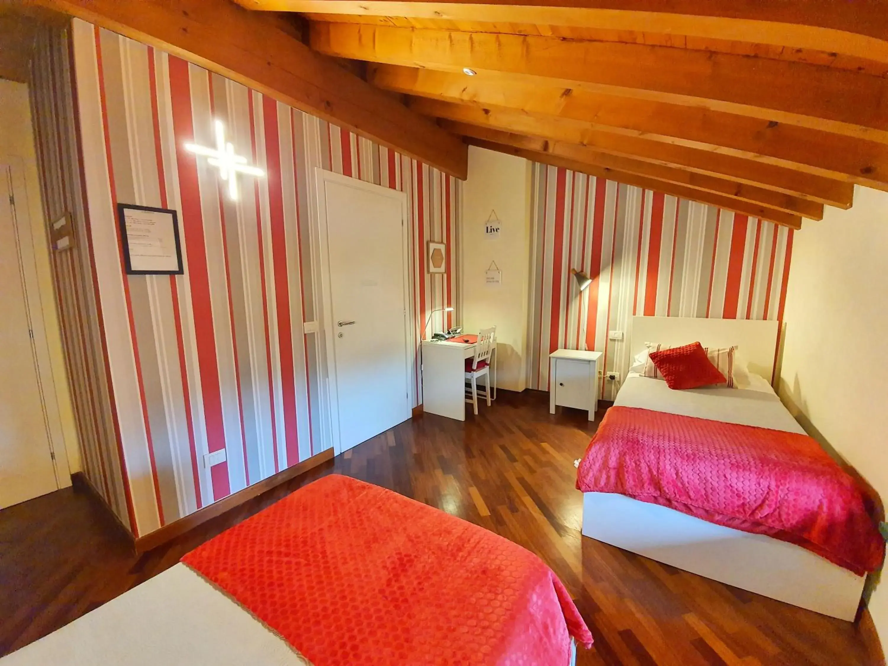 Deluxe Twin Room with Private Bathroom in B&B La Borasca - Rooms Deluxe Twin Room with Private Bathroom in B&B La Borasca - Rooms