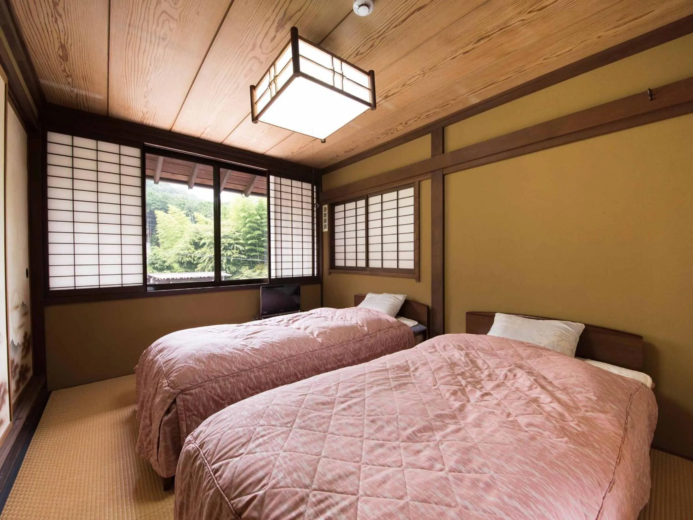 Bed in Yokohama Fujiyoshi Izuten