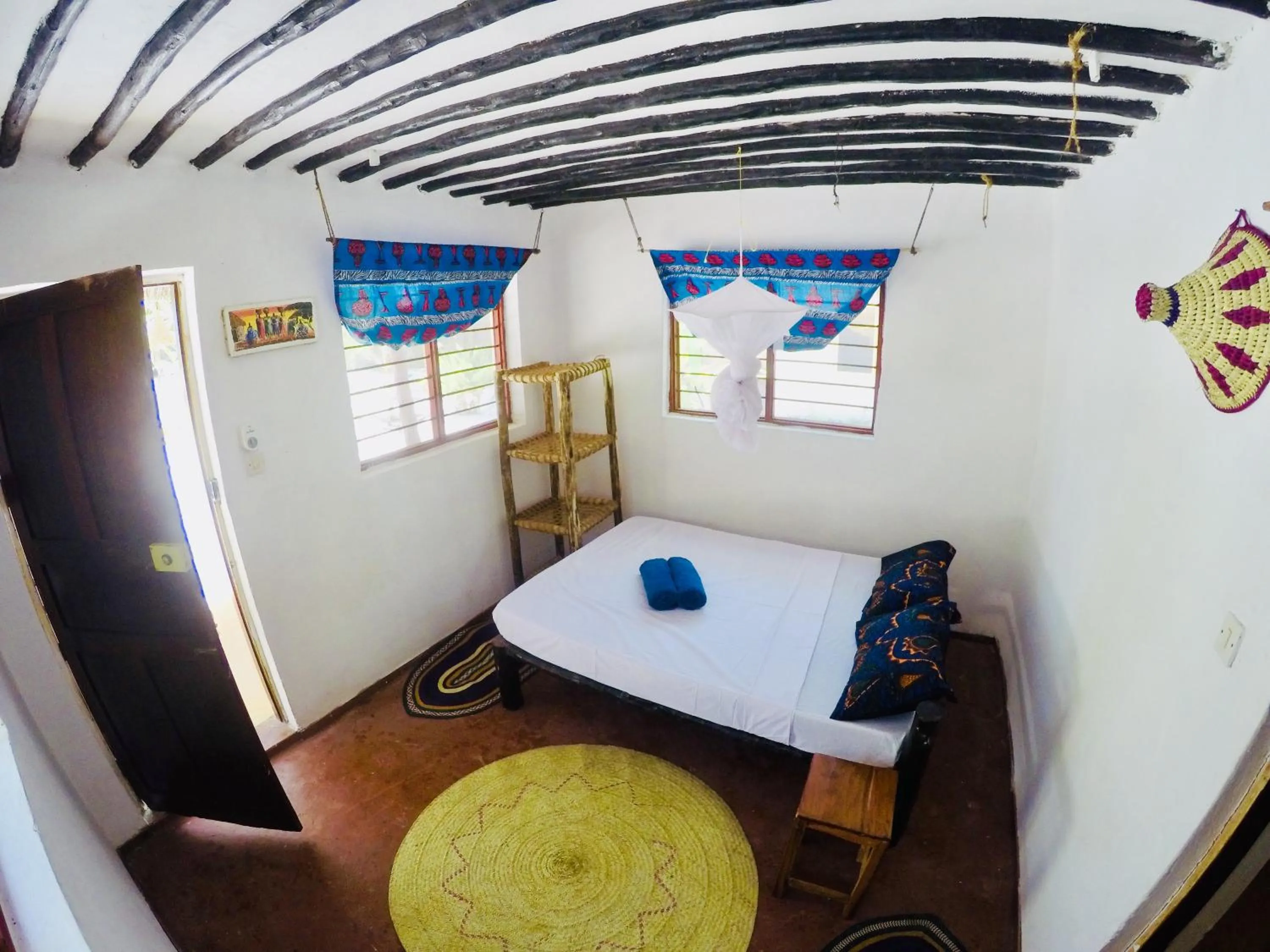 Bedroom, Bed in Evergreen Bungalows