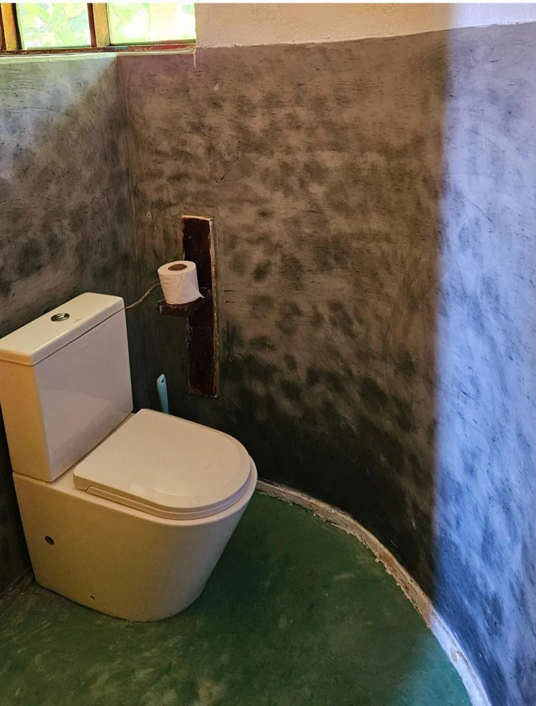 Toilet in Evergreen Bungalows