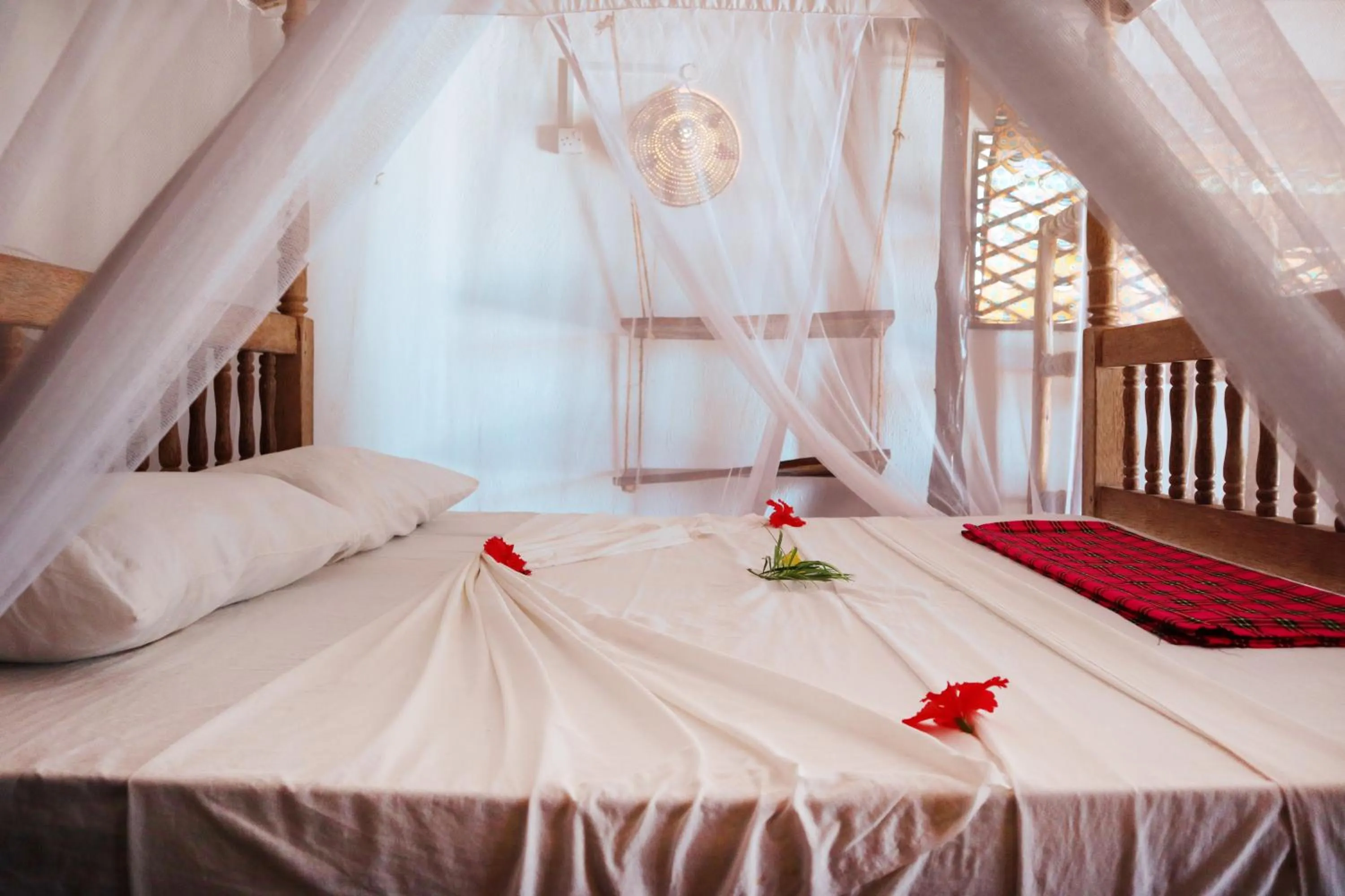 Bedroom, Bed in Evergreen Bungalows