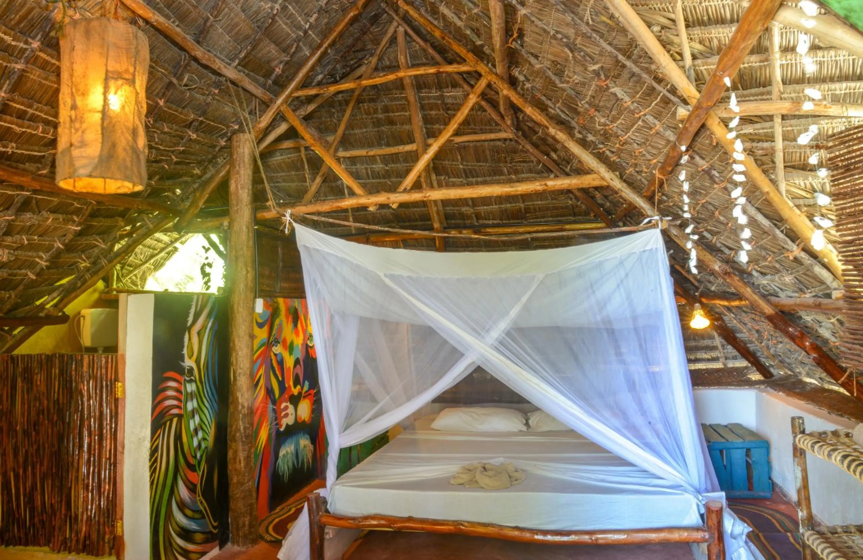 Photo of the whole room, Bed in Evergreen Bungalows
