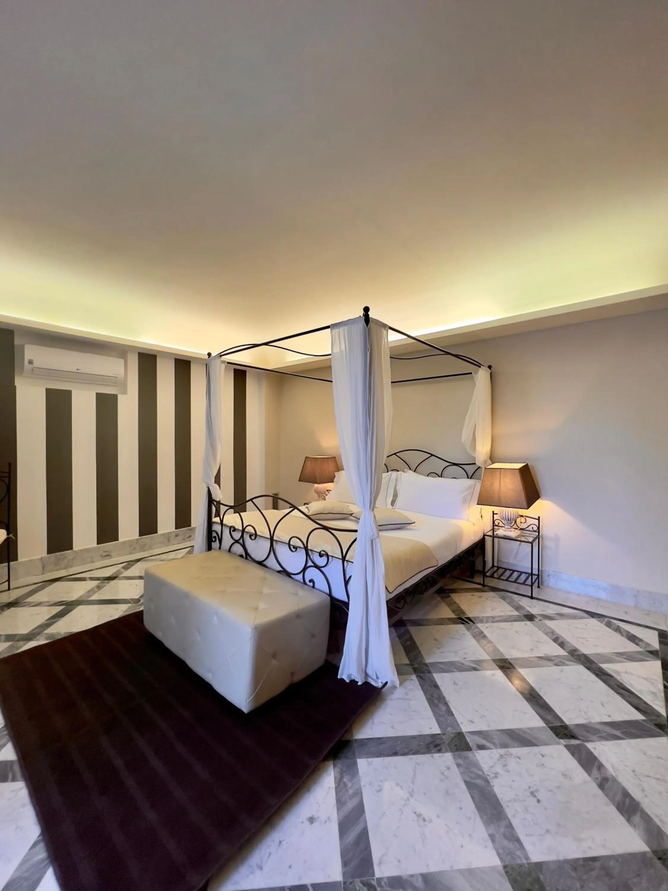 Bedroom in Hotel Villa Maria Au Lac - Estella Hotels Italia