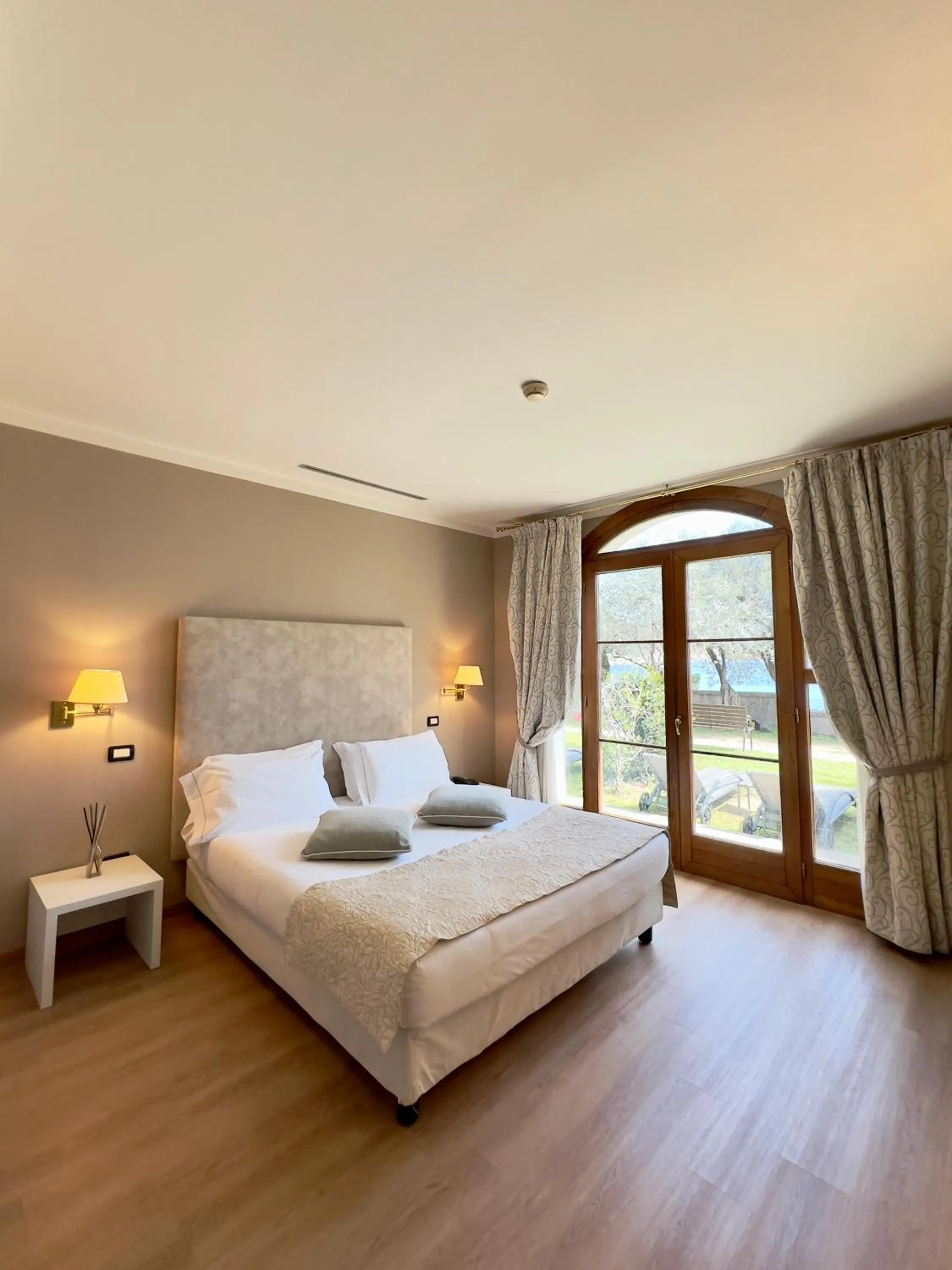 Bed in Hotel Villa Maria Au Lac - Estella Hotels Italia