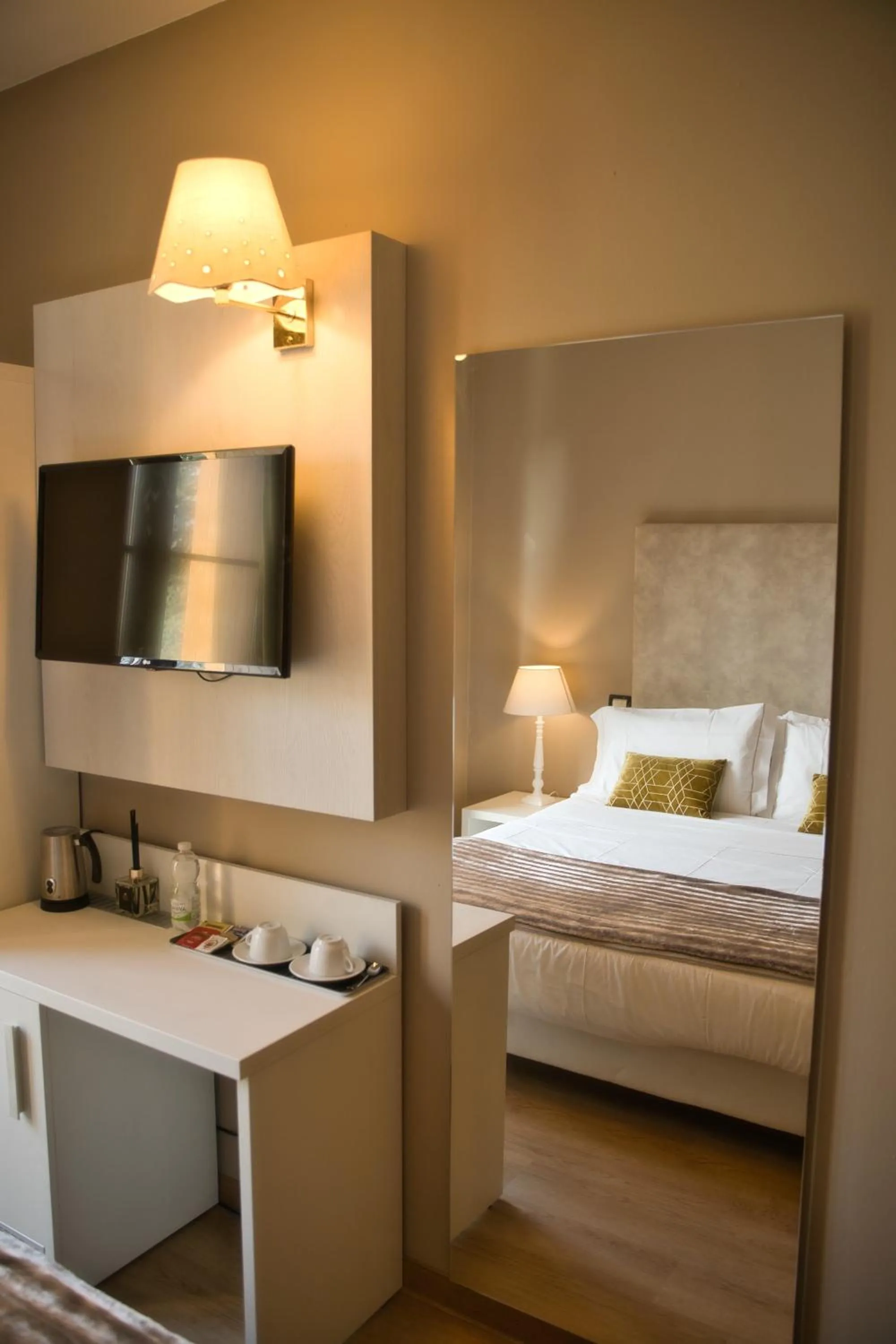 TV and multimedia in Hotel Villa Maria Au Lac - Estella Hotels Italia