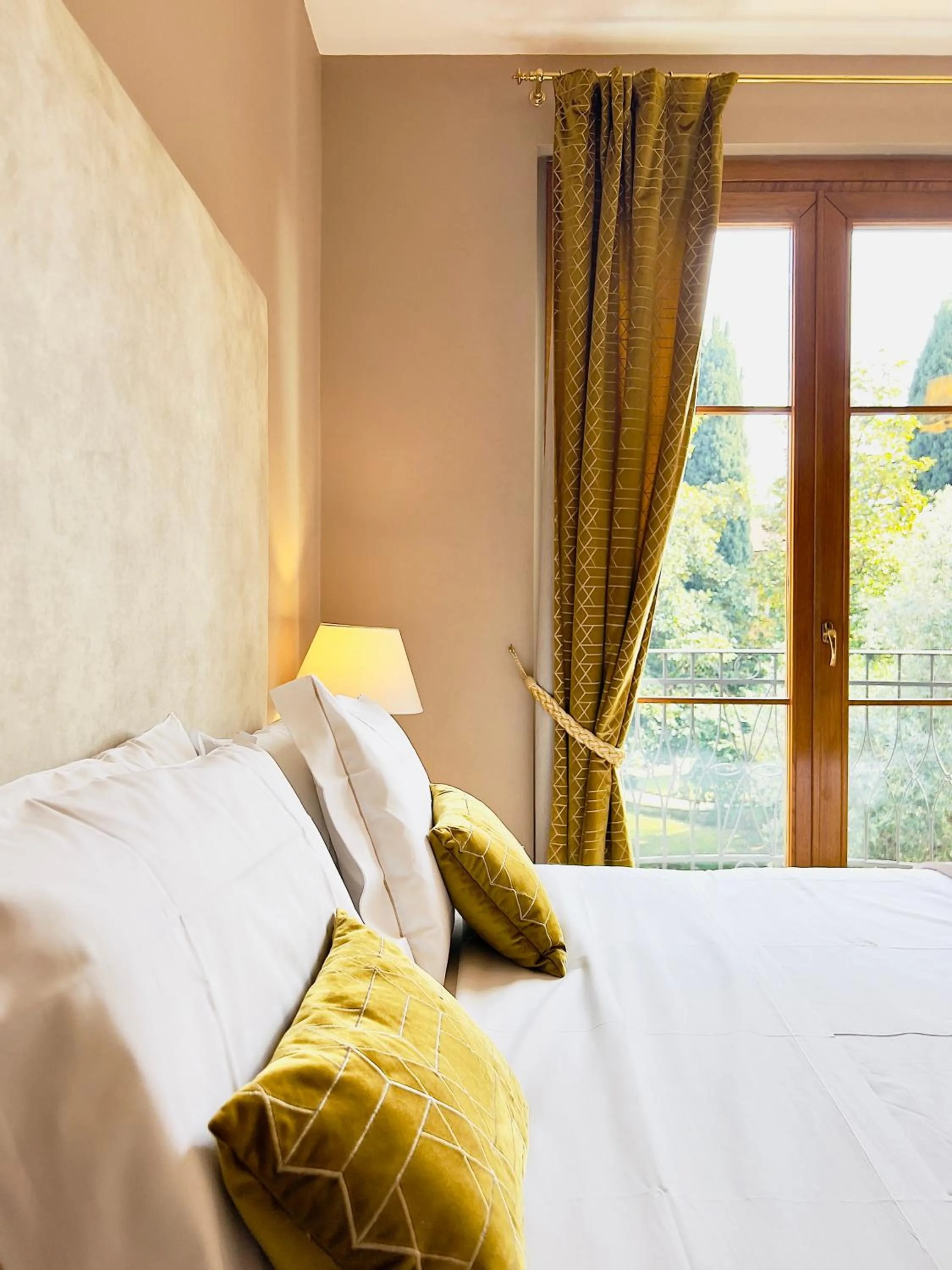 Bed in Hotel Villa Maria Au Lac - Estella Hotels Italia