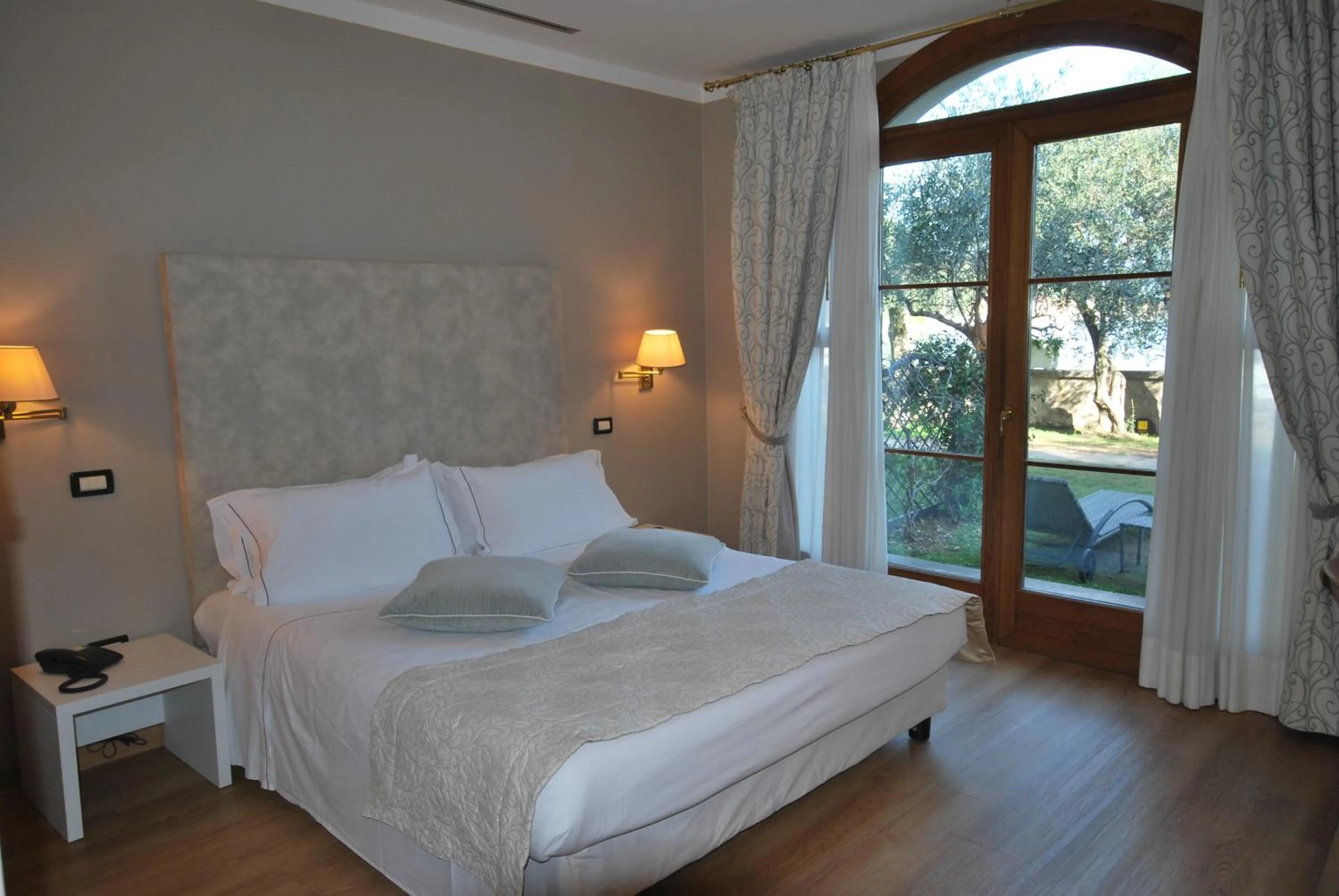 Bed in Hotel Villa Maria Au Lac - Estella Hotels Italia