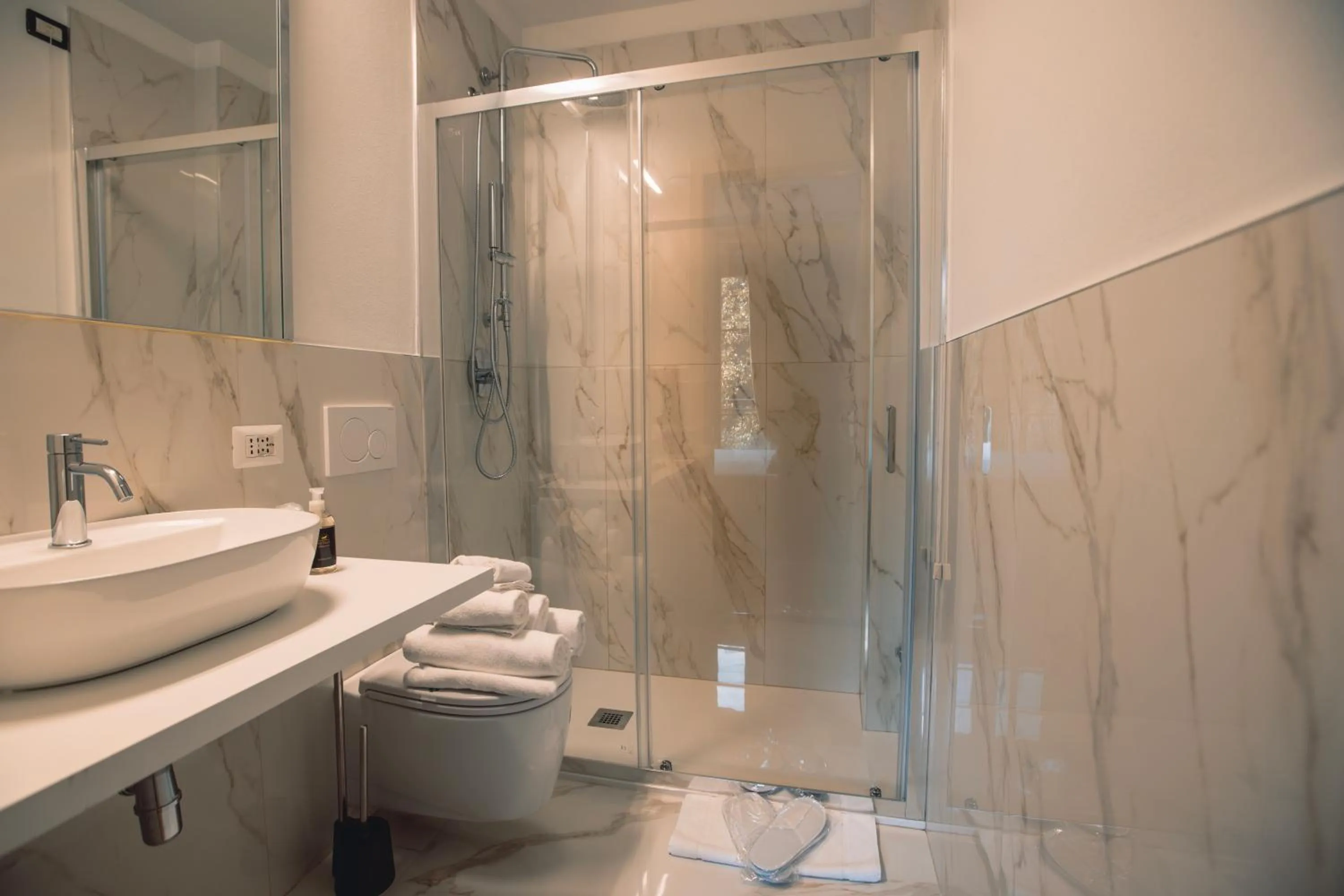 Bathroom in Hotel Villa Maria Au Lac - Estella Hotels Italia