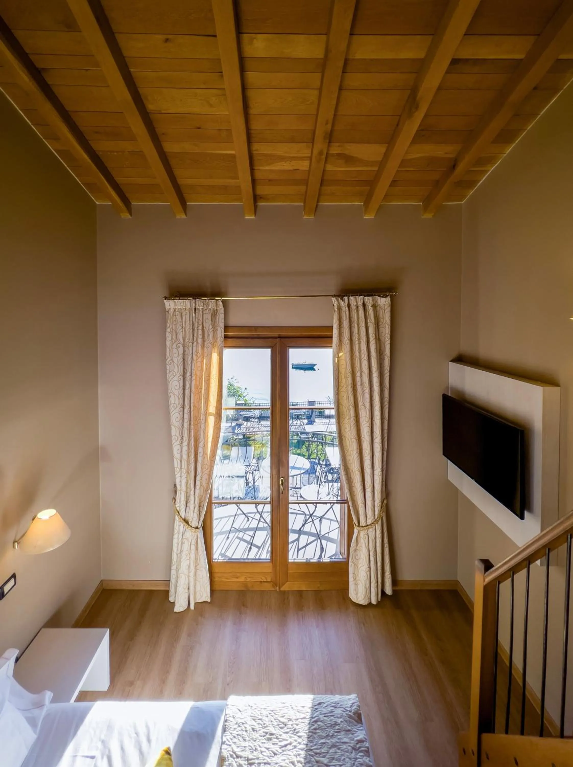 TV and multimedia in Hotel Villa Maria Au Lac - Estella Hotels Italia