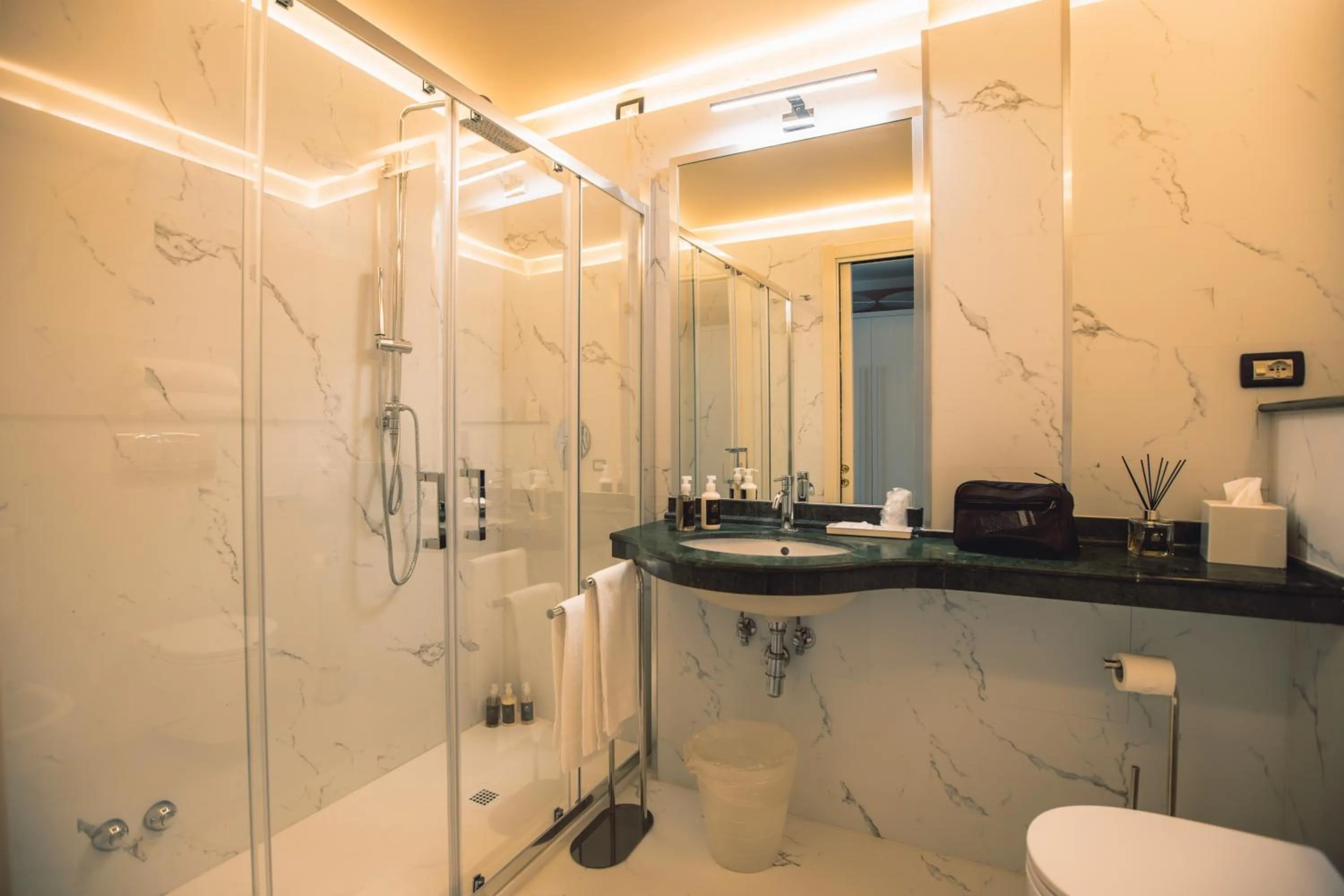 Bathroom in Hotel Villa Maria Au Lac - Estella Hotels Italia