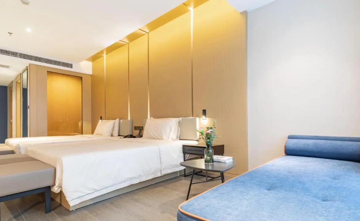 Bed in Atour Hotel Wuhan Donghu Yuejiazui