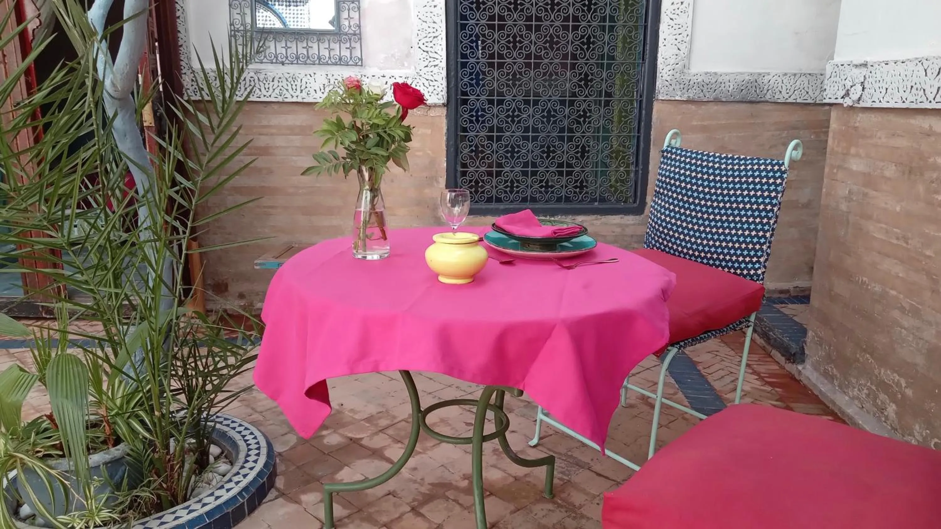 Restaurant/places to eat in Riad Maizie