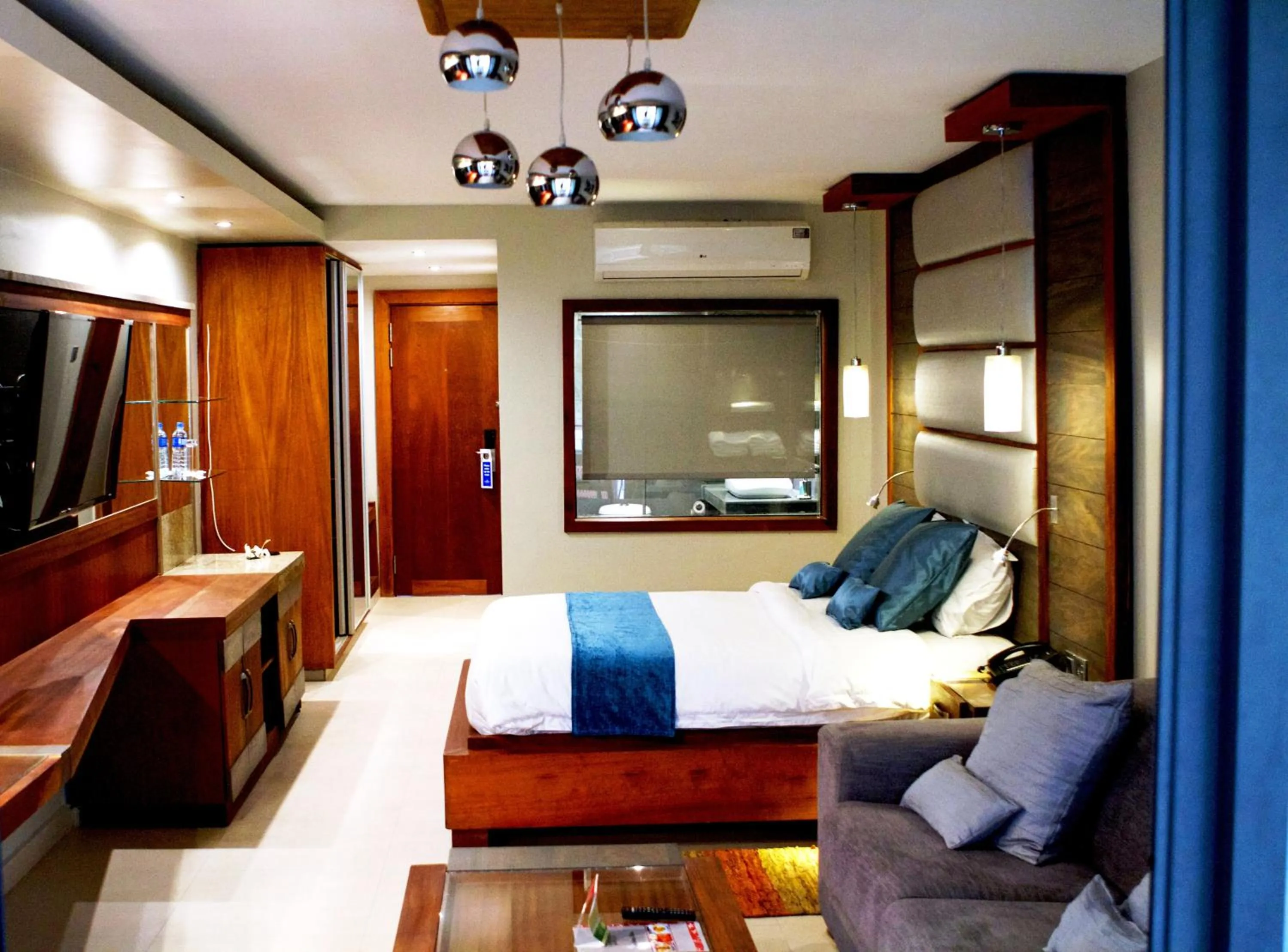 Photo of the whole room, Bed in Fairway Hotel & Spa