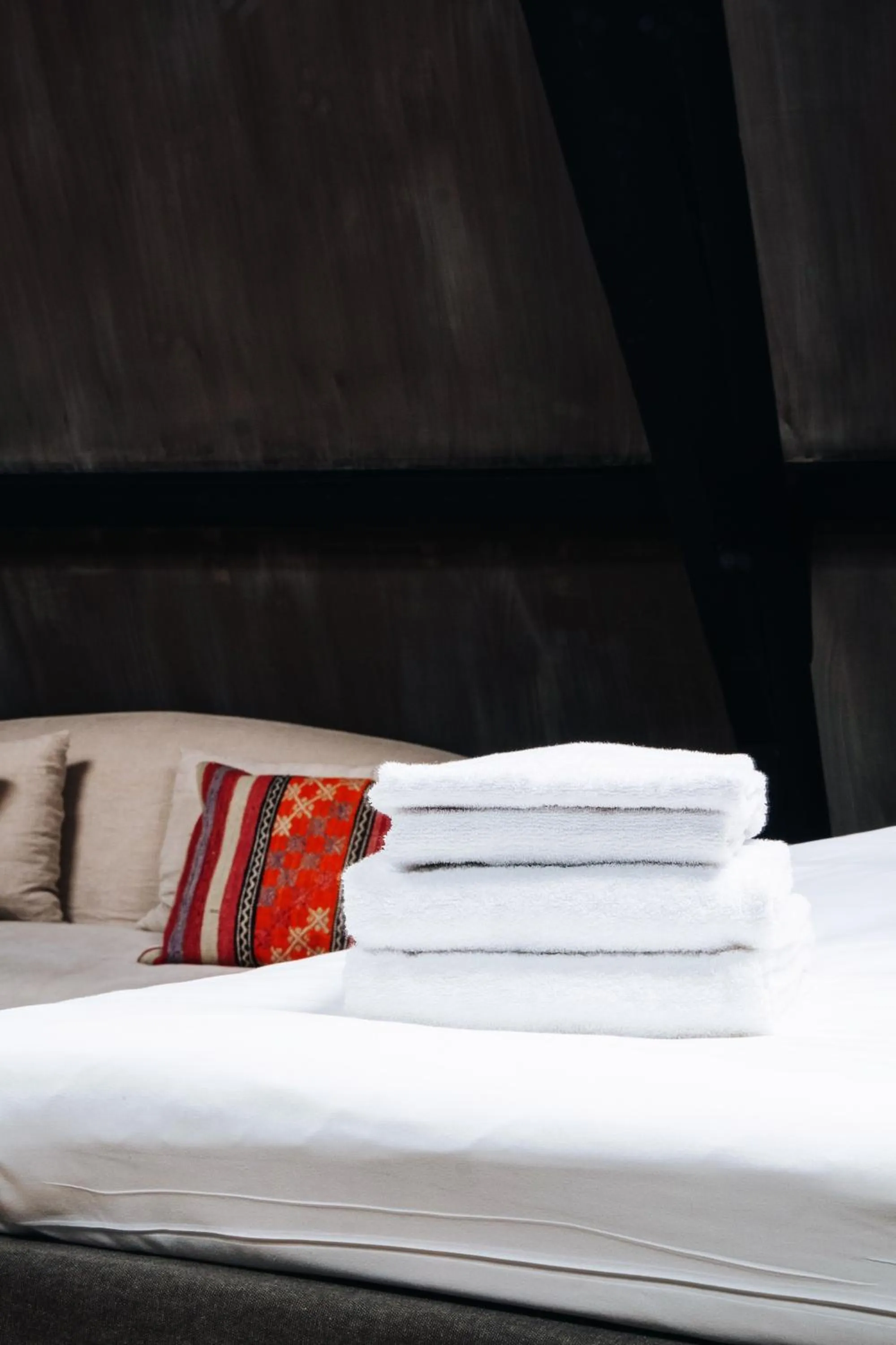 towels, Bed in City Center Lodge Utrecht