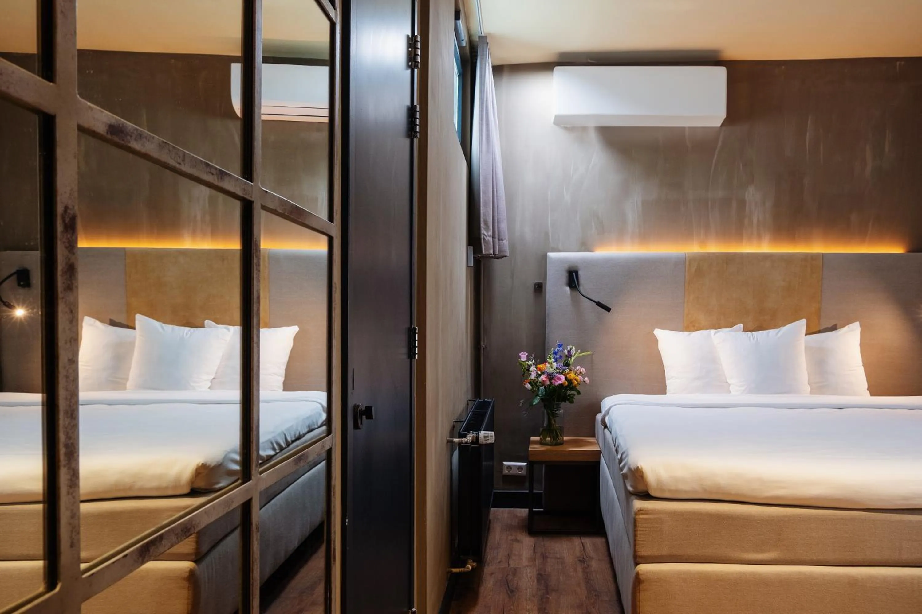 Bed in City Center Lodge Utrecht