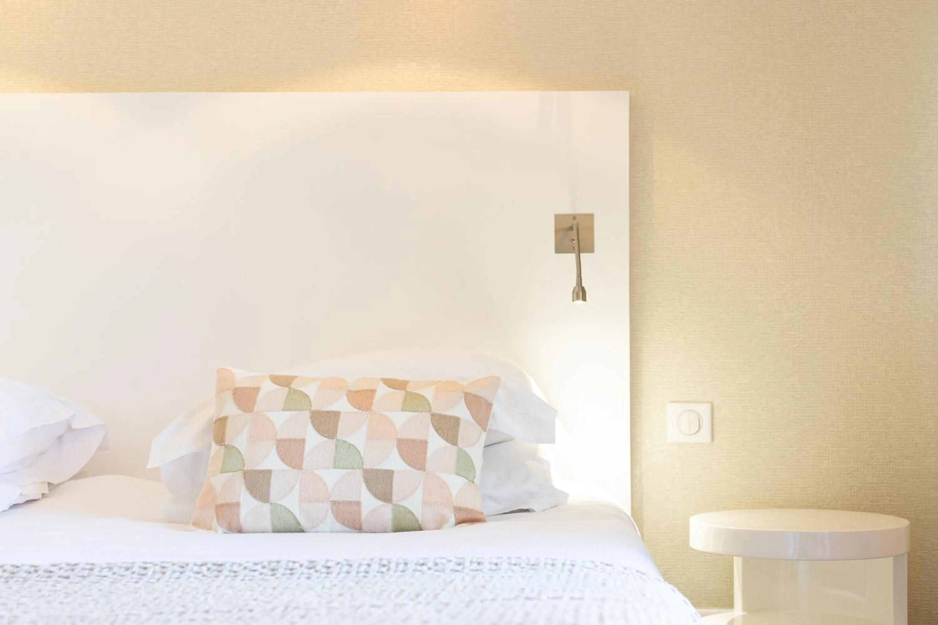 Bed in Hotel des Lices