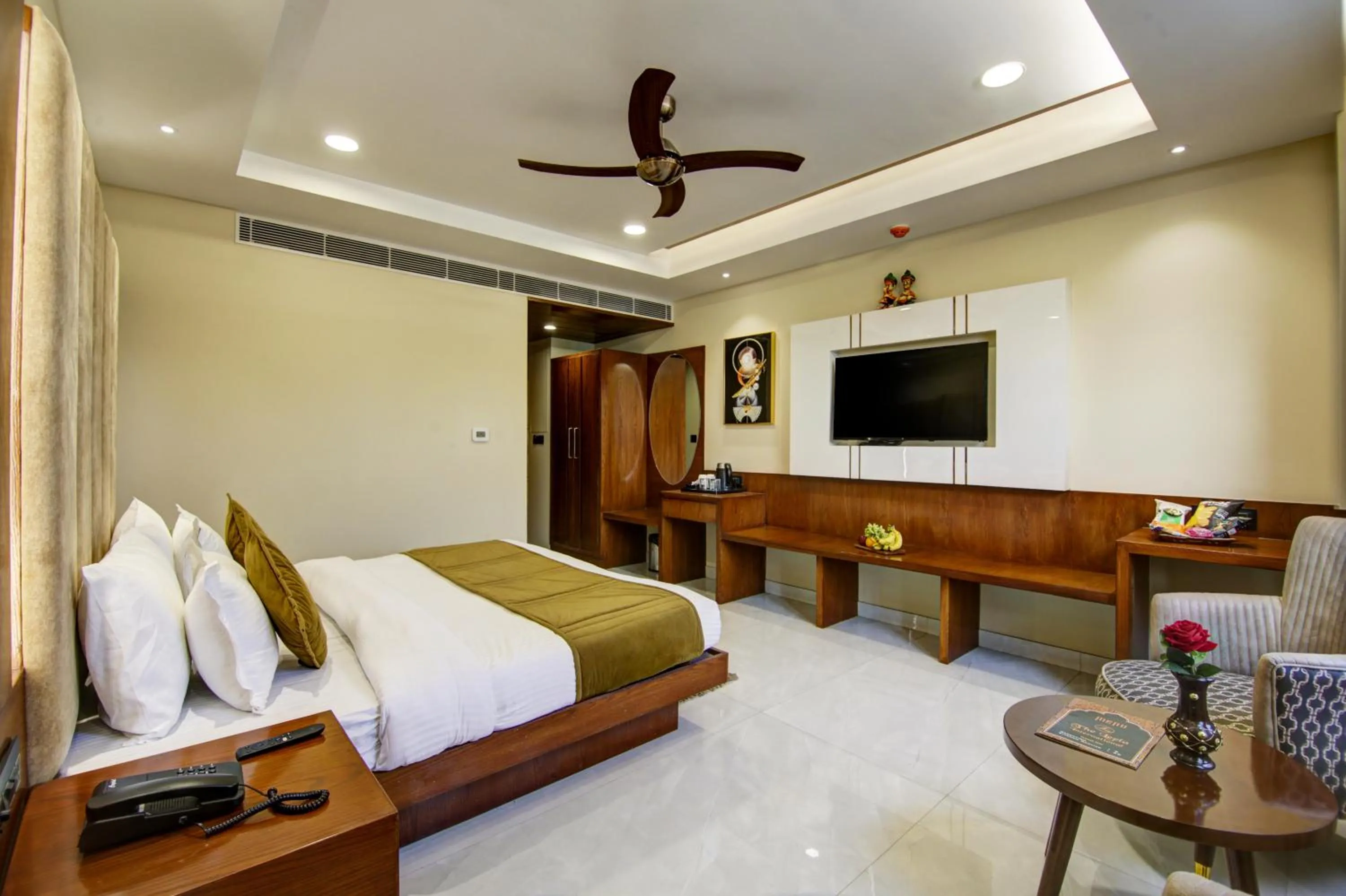 TV and multimedia, Bed in The Leena International-Near Connaught Place & New Delhi Railway Station