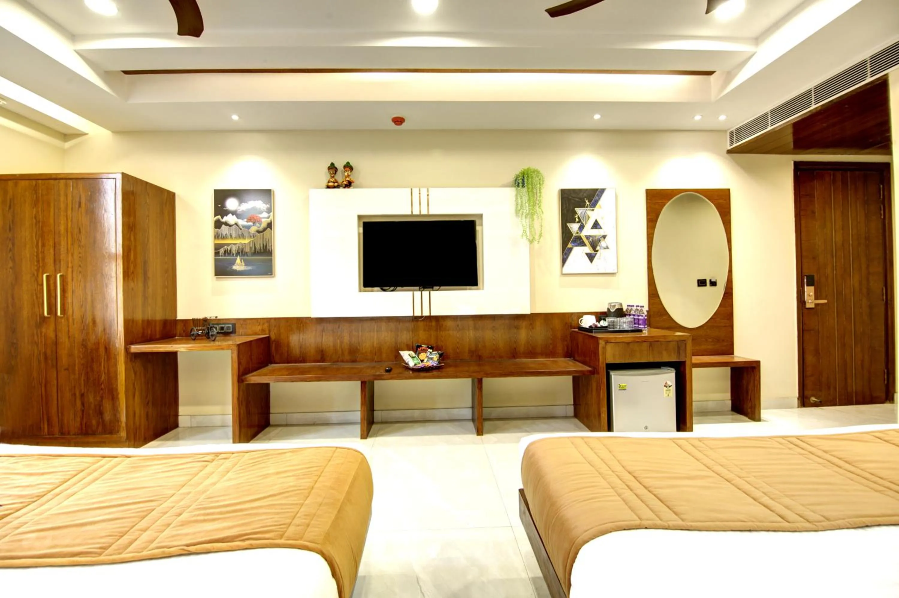 Bed in The Leena International-Near Connaught Place & New Delhi Railway Station