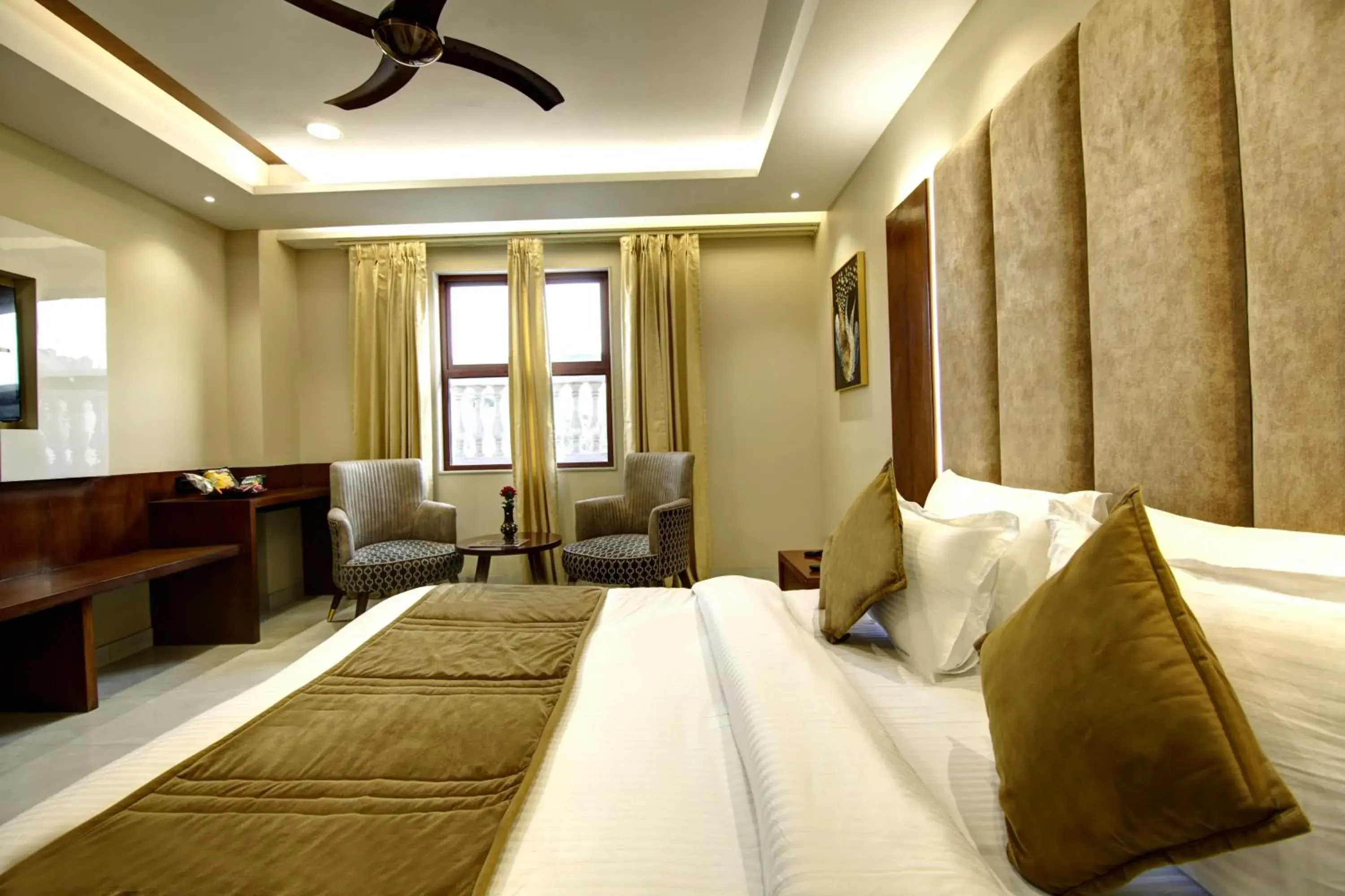 Executive Double Suite with Free Airport Pickup in The Leena International-Near Connaught Place & New Delhi Railway Station Executive Double Suite with Free Airport Pickup in The Leena International-Near Connaught Place & New Delhi Railway Station