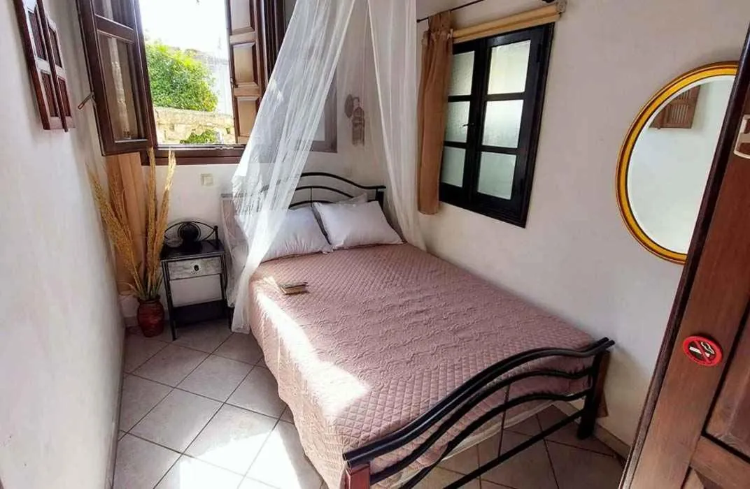 Budget Double Room in Saint Michel Hotel Old Town
