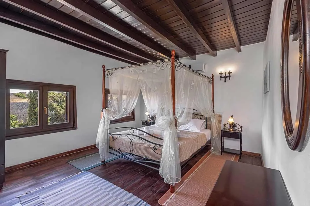  Luxury Triple Room in Saint Michel Hotel Old Town