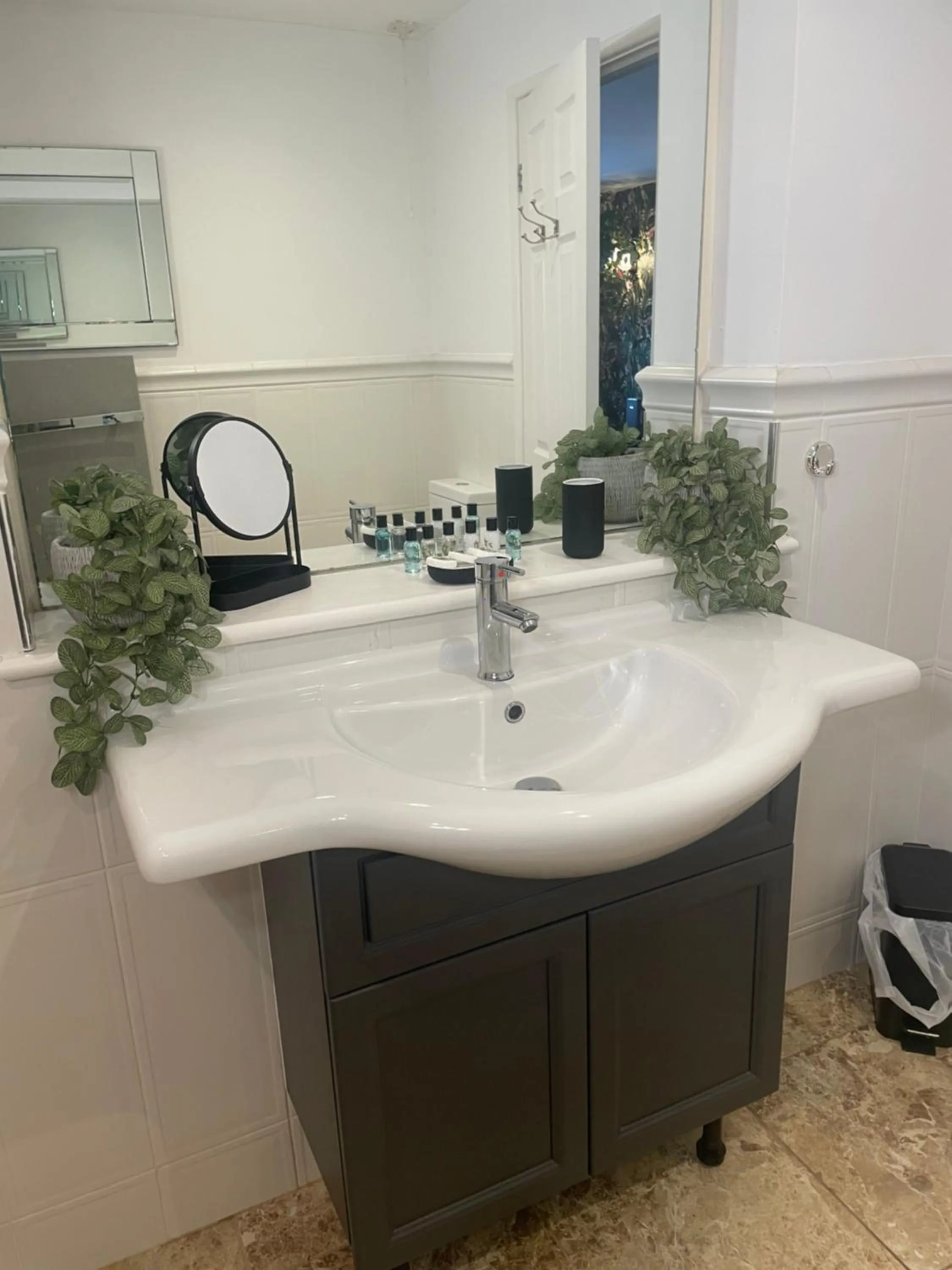 The Swan Motel, Gillingham