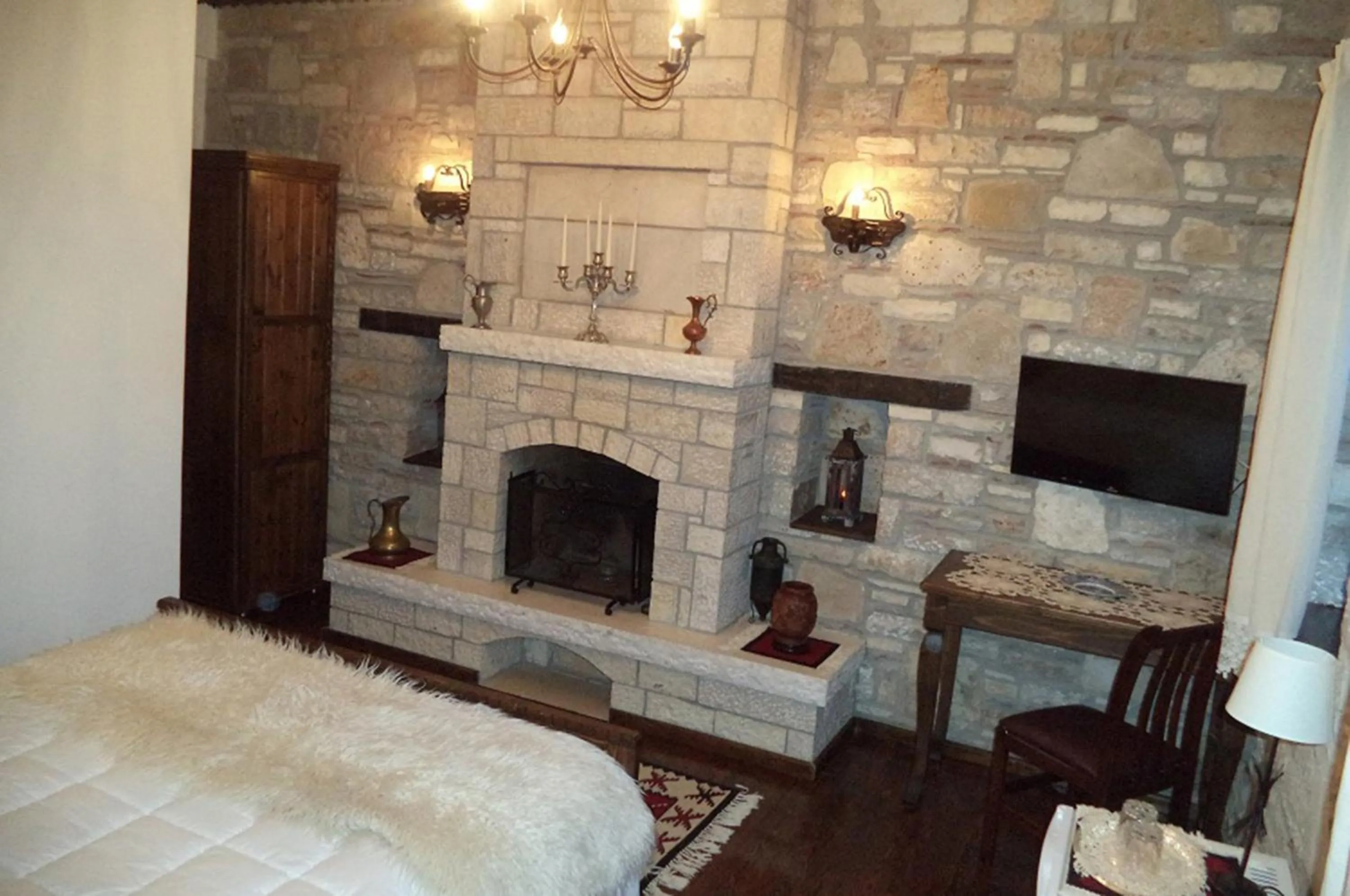 Communal lounge/ TV room, Bed in Hotel Vila Aleksander