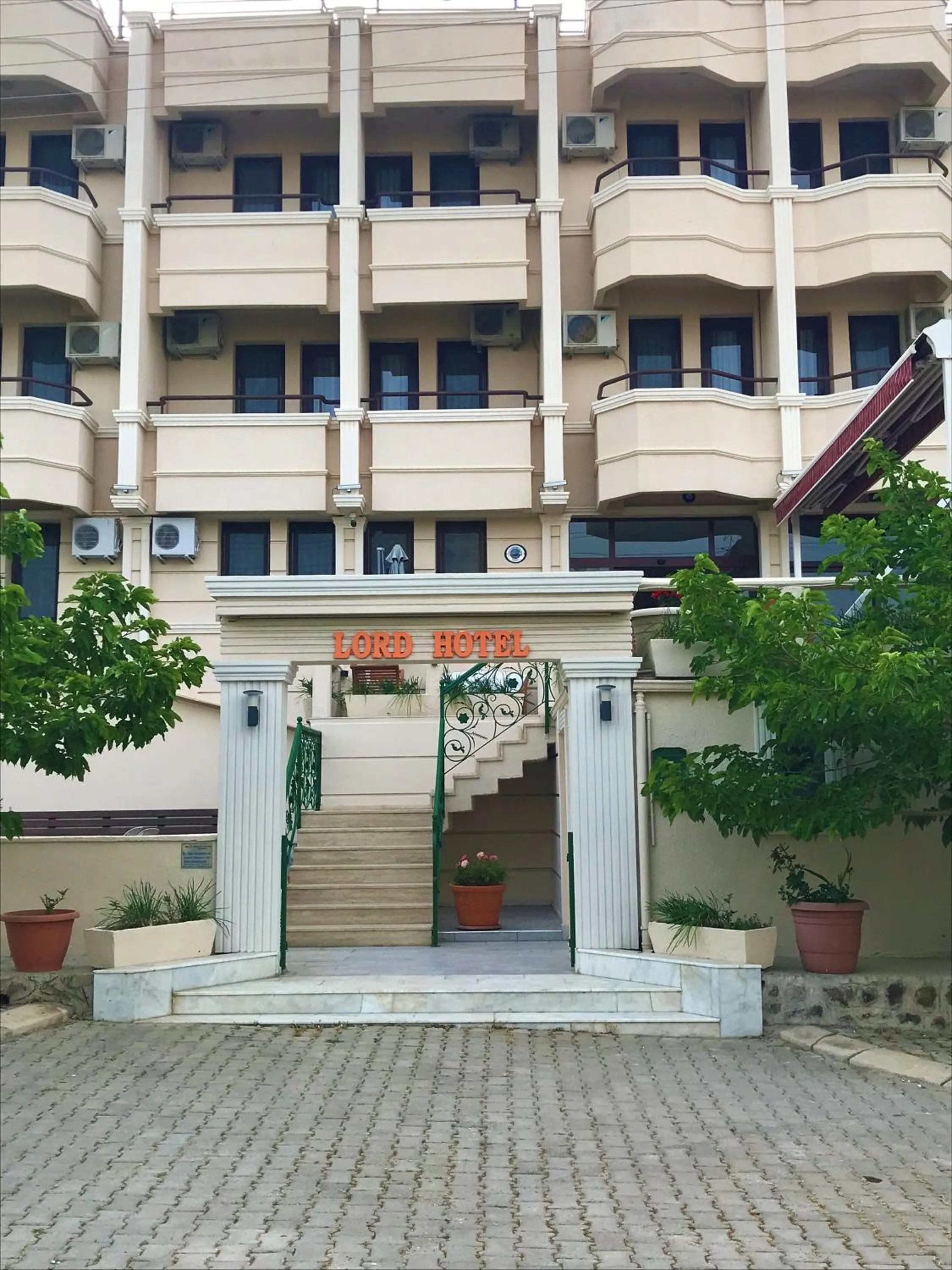 Facade/entrance in Lord Hotel