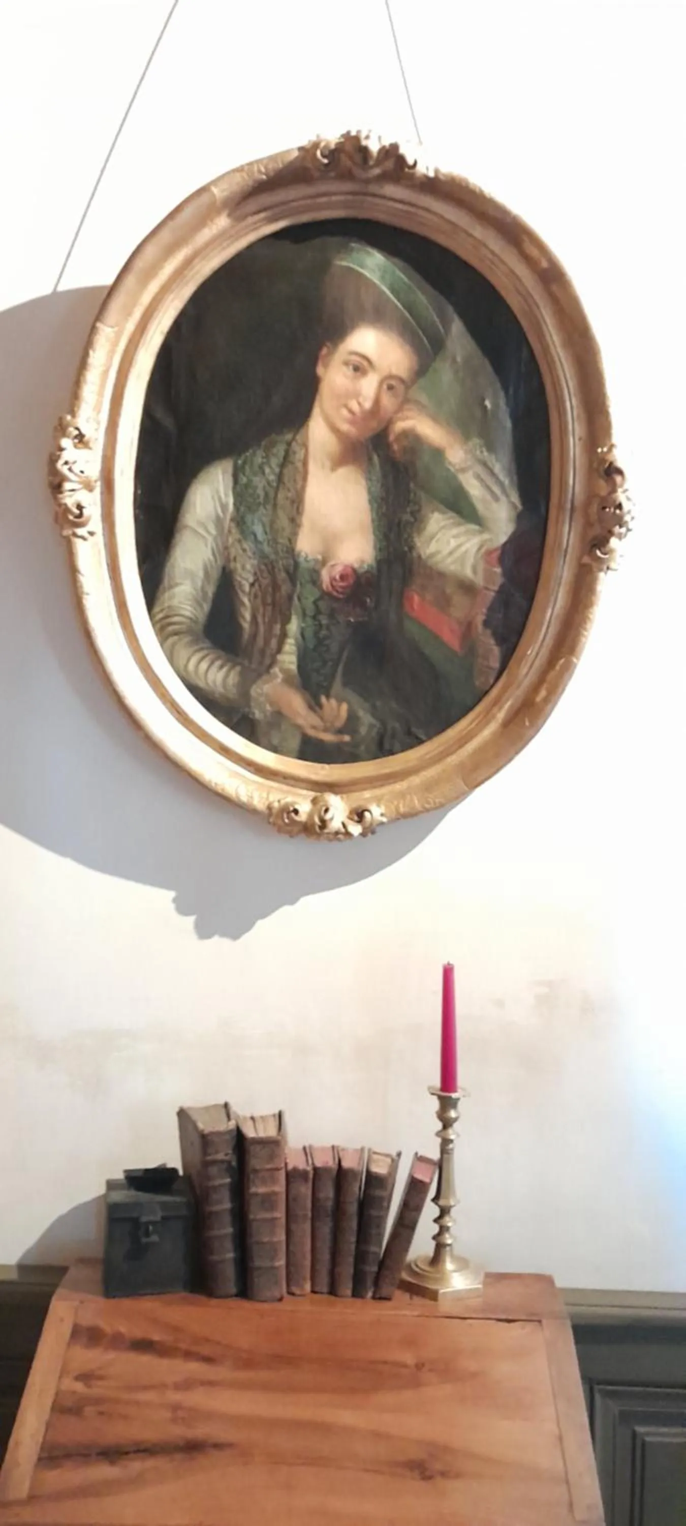 Decorative detail in La Chanoinesse