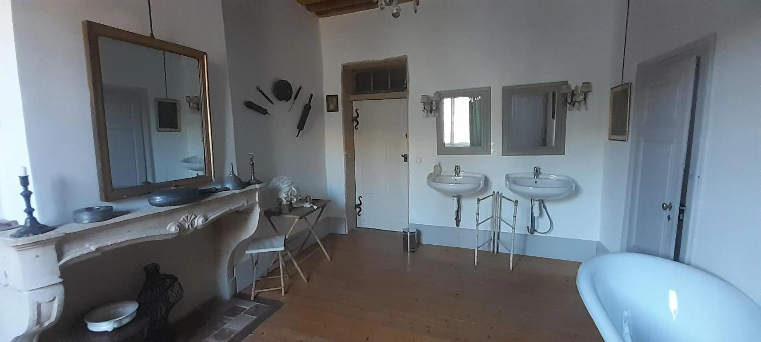 Bathroom in La Chanoinesse