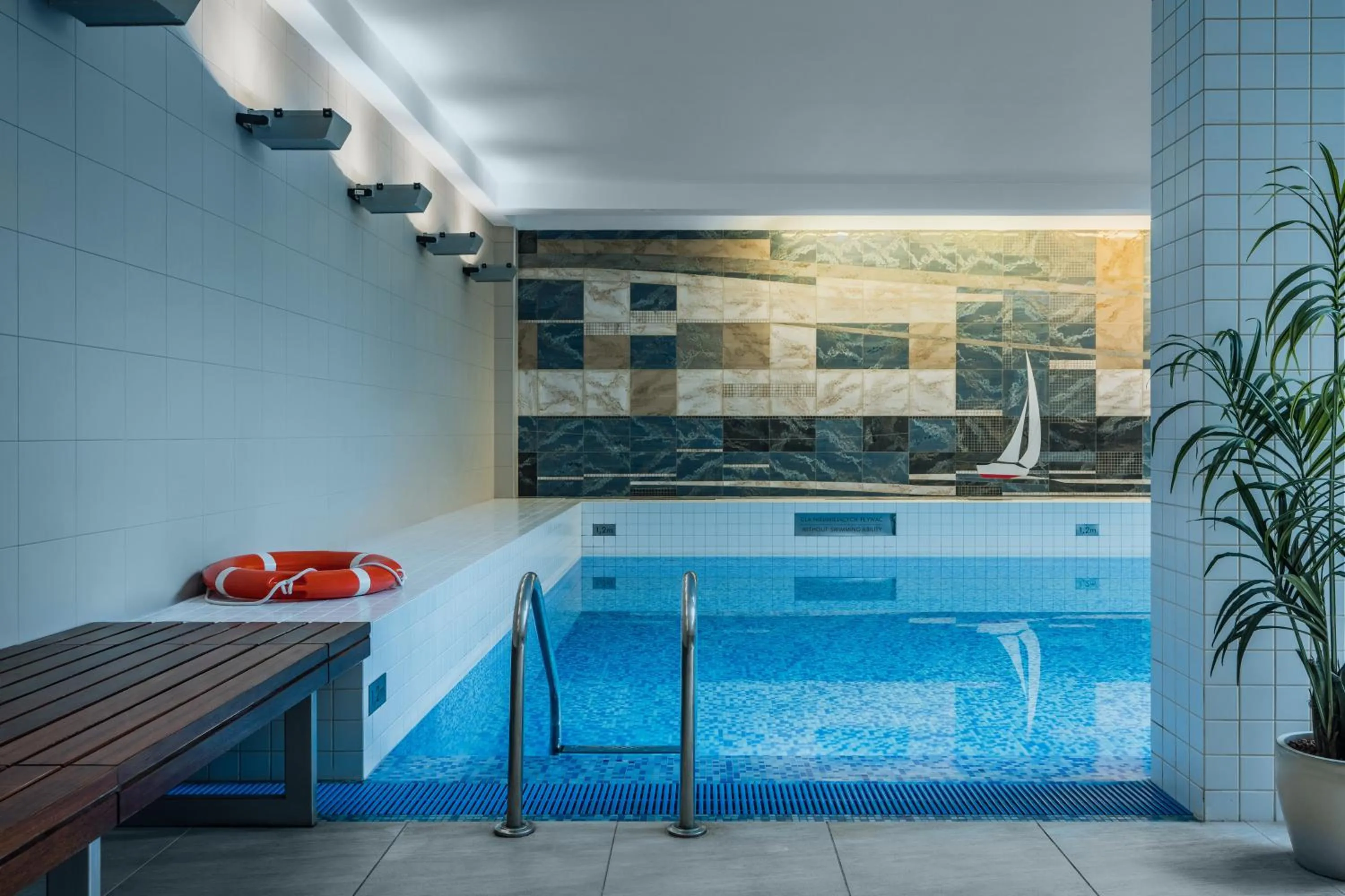 Swimming pool in Premier Kraków Hotel