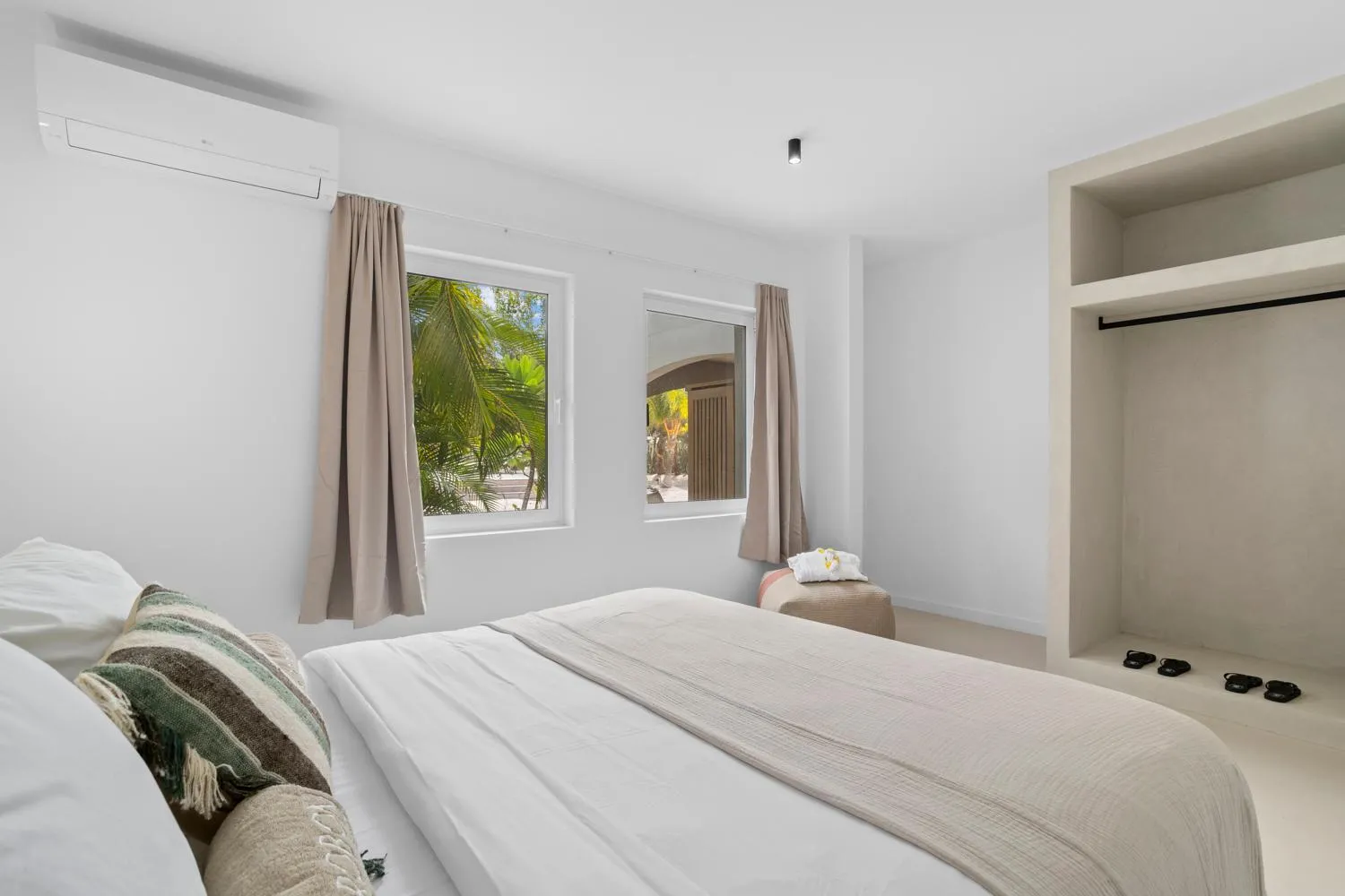 Bed in Sorobon Bay Hotel