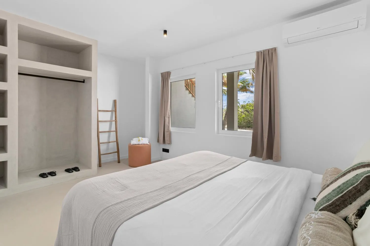 Bed in Sorobon Bay Hotel