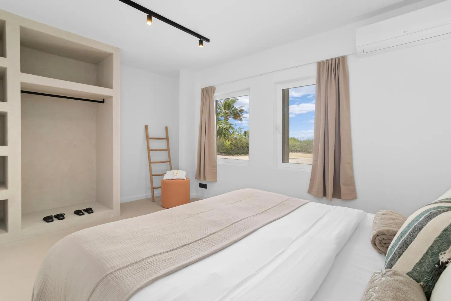 Bedroom, Bed in Sorobon Bay Hotel