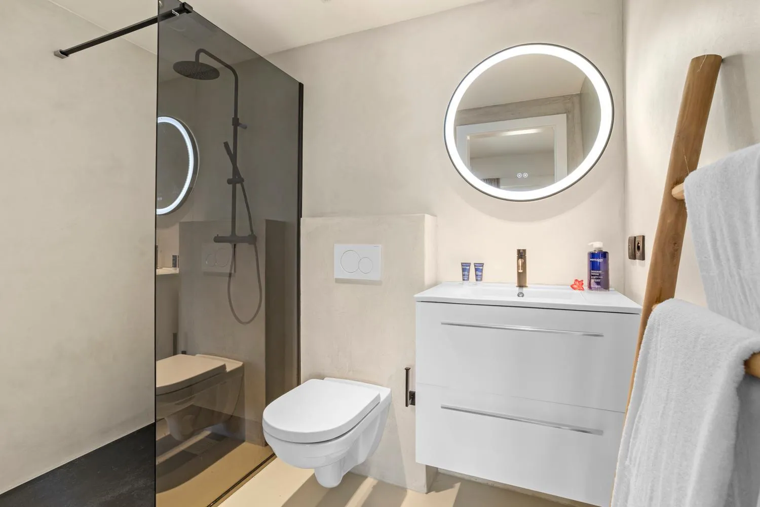 Bathroom in Sorobon Bay Hotel