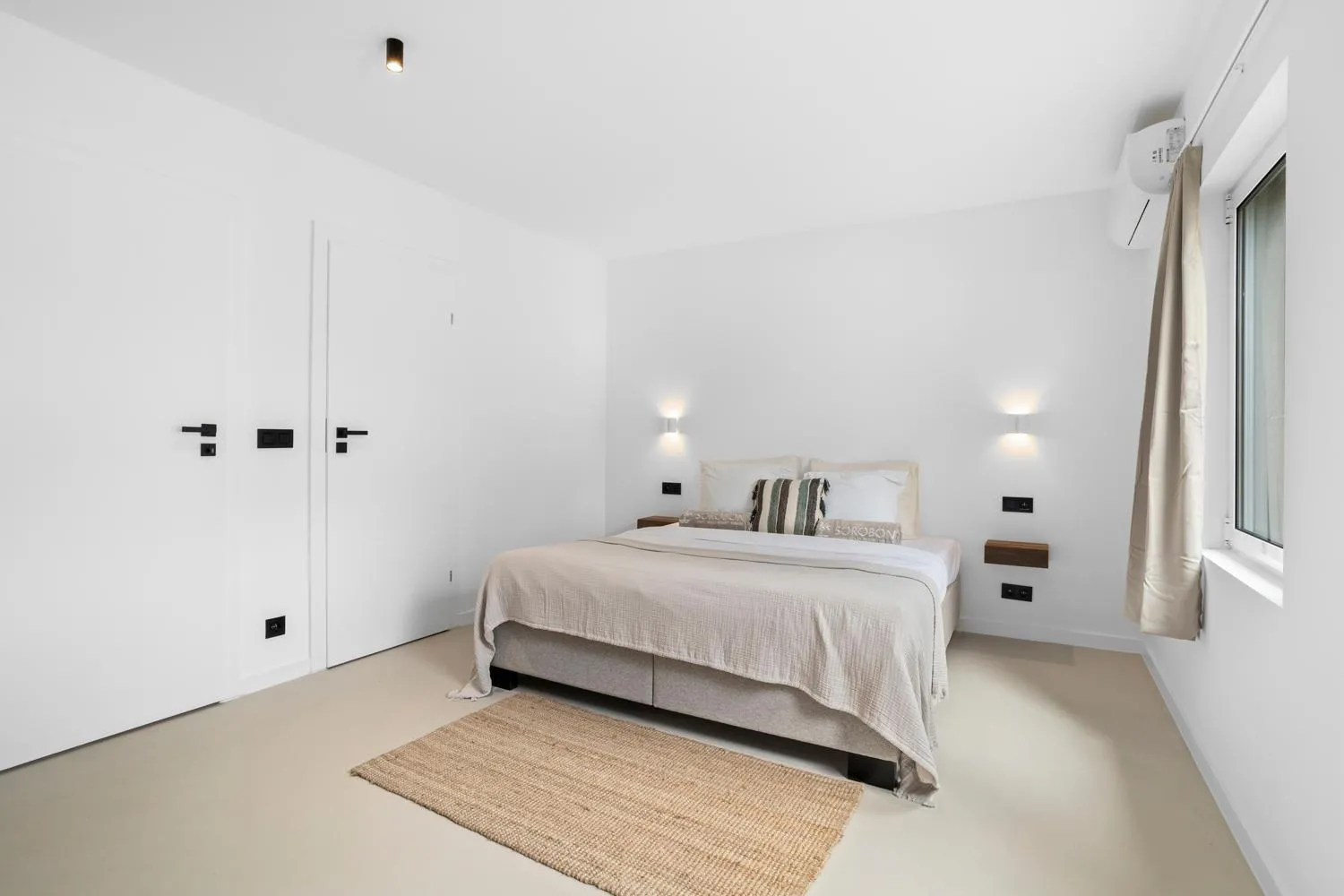 Bed in Sorobon Bay Hotel