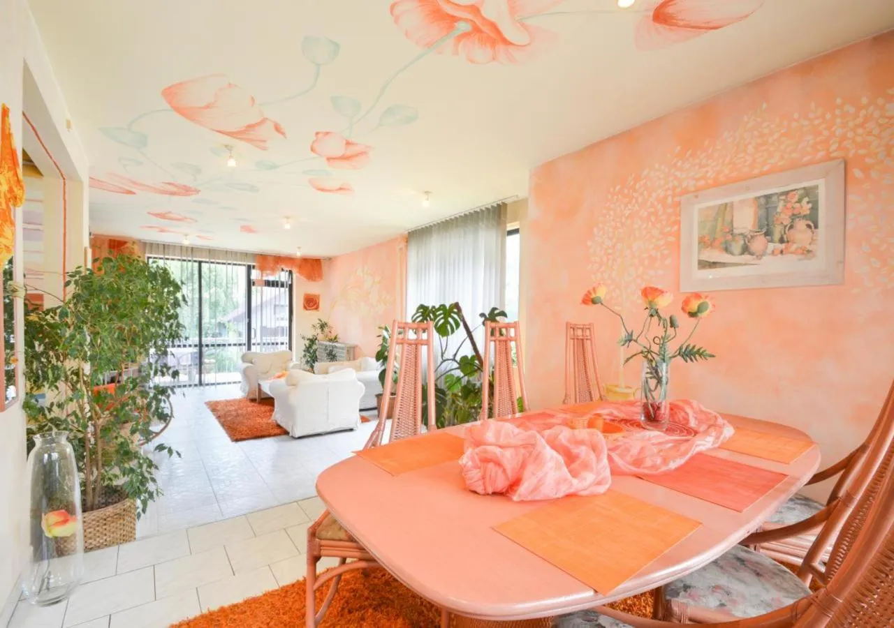 Dining area in Dom Tu i Teraz