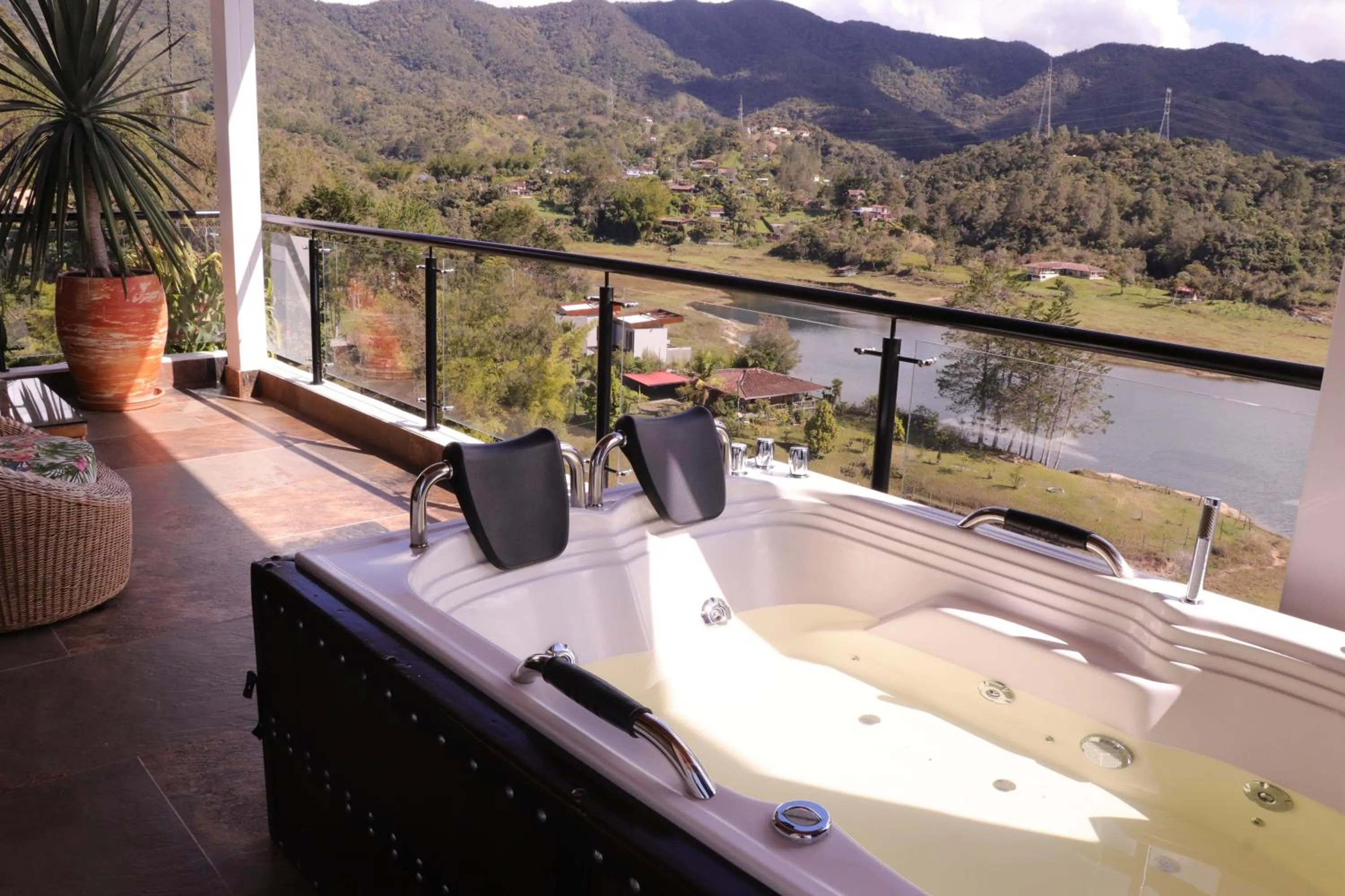 Hot Tub in EL NiDO HOTEL GUATAPE