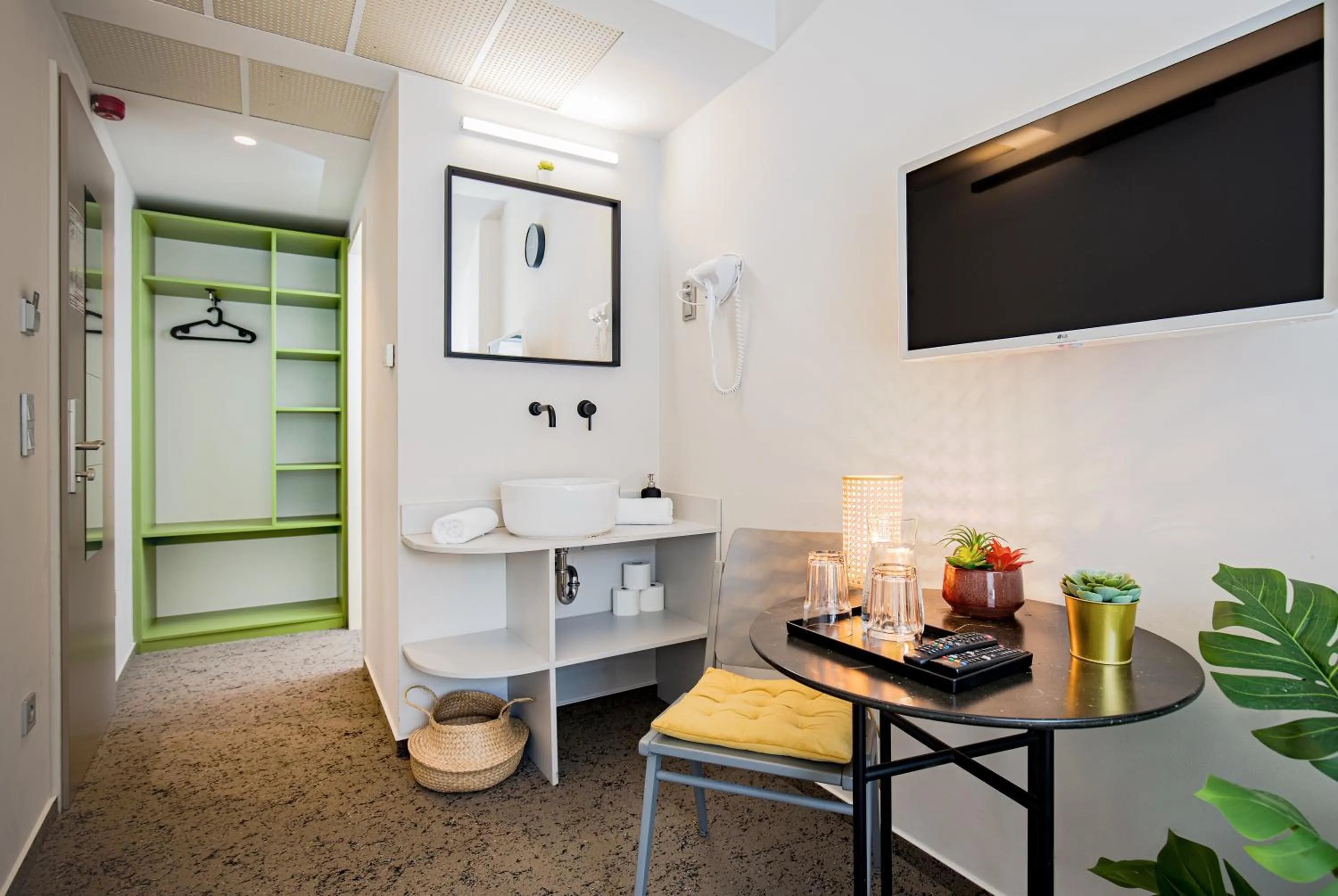 TV and multimedia in Maverick Central Market